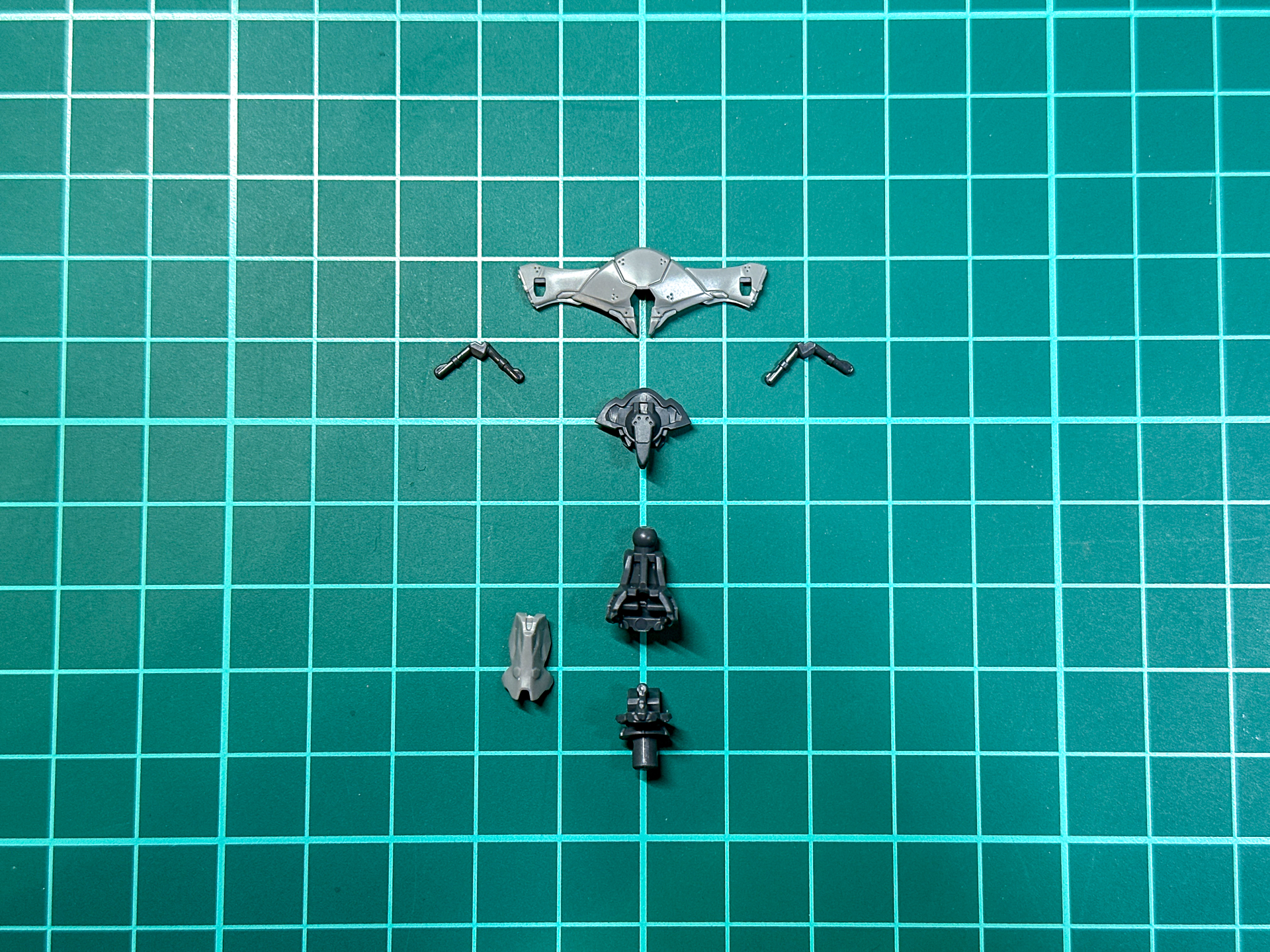 パーツ状態での頭部パーツ。頭部上部が測距儀を思わせるデザインとなります。