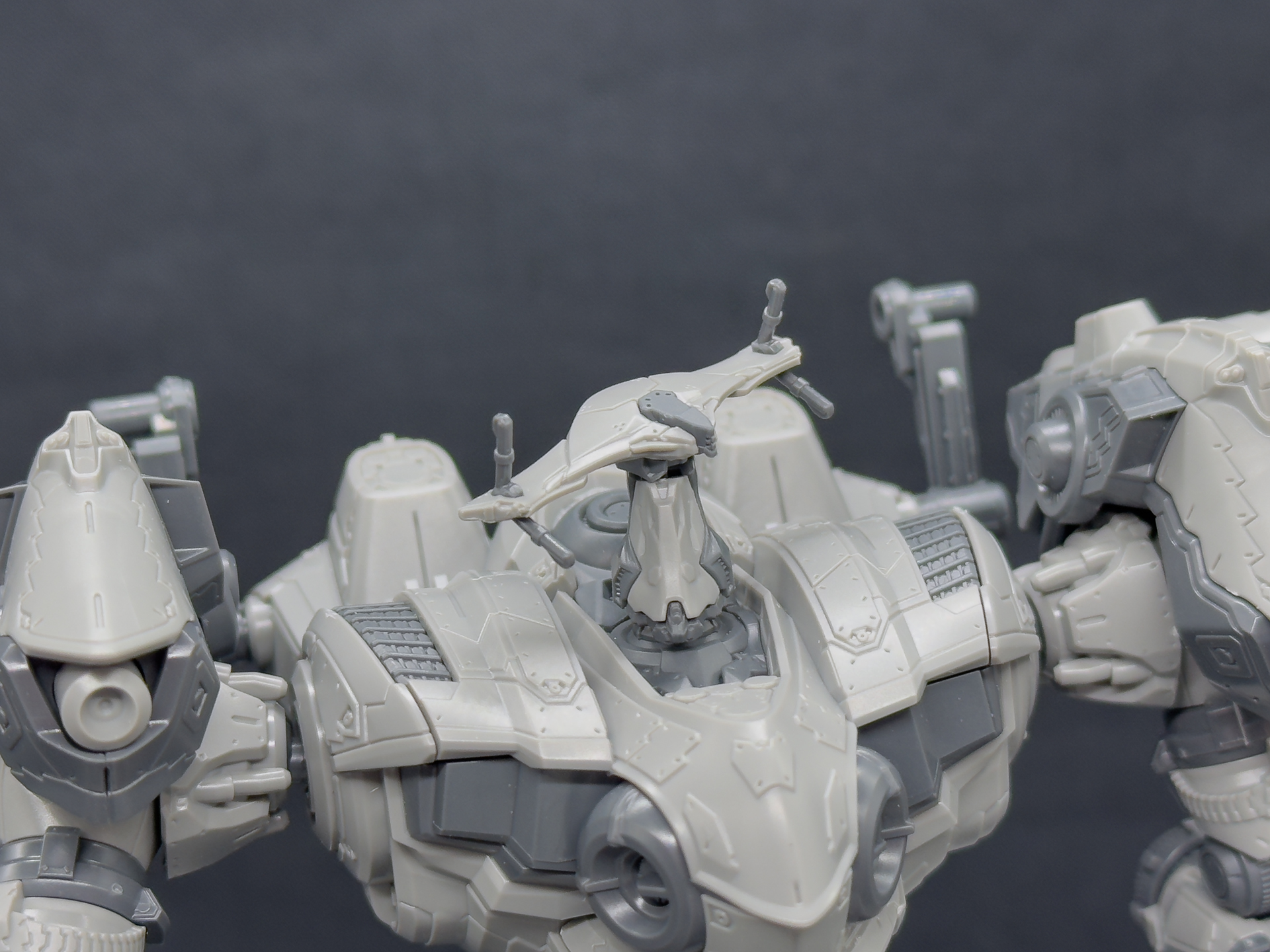 ボールジョイントにより角度を自由に変更できます。