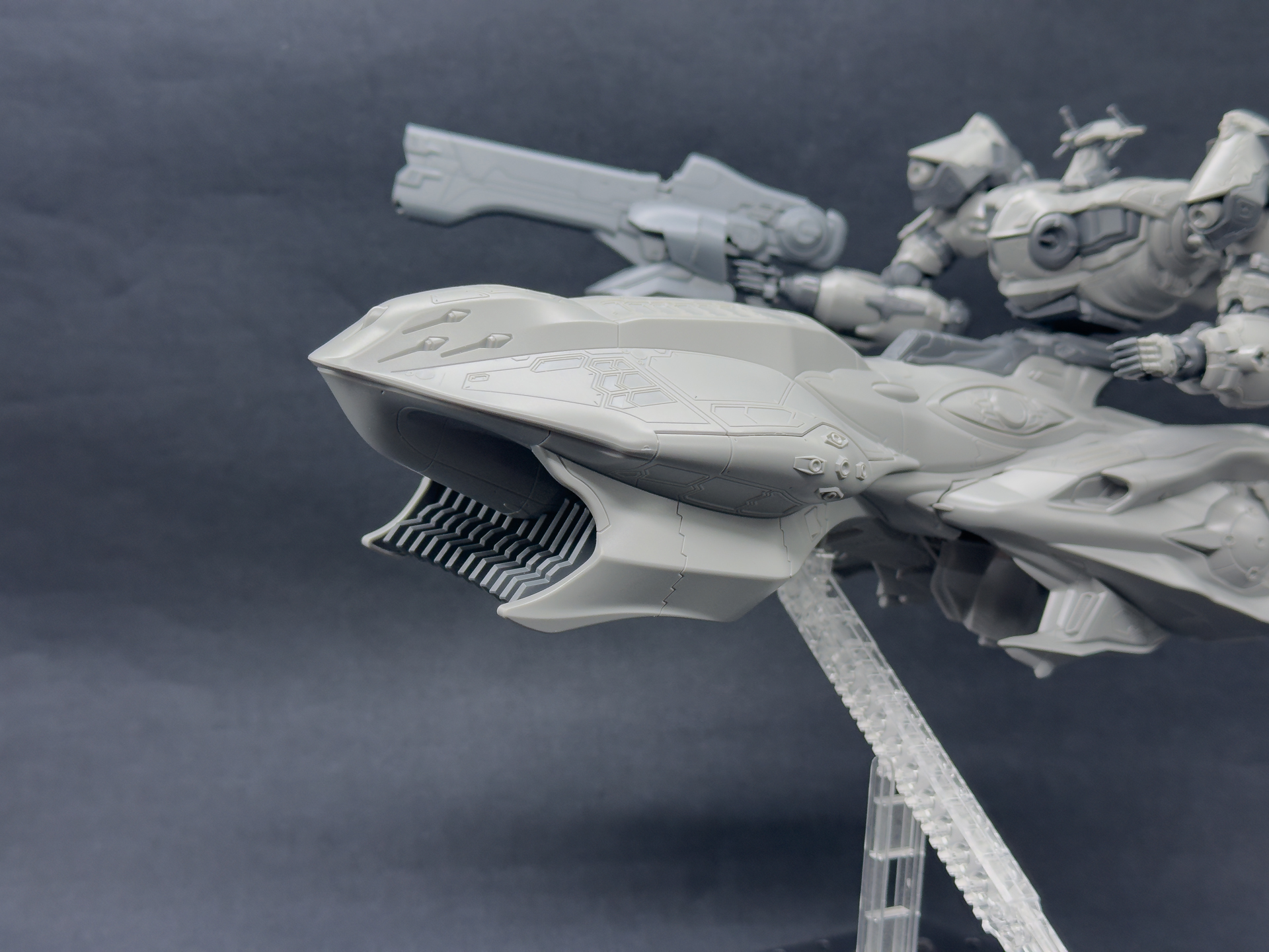 前方に突き出したタンク型の脚部。