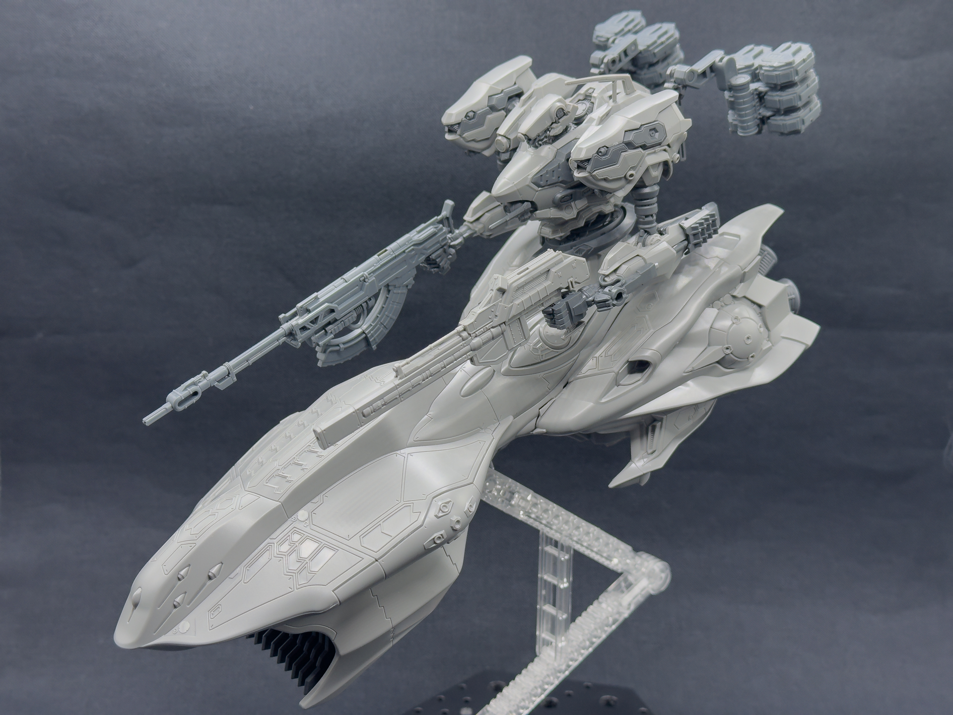 脚部パーツの形状を意識してパーツ選定を行ないました。高速艇のようなフォルムに仕上がっています。