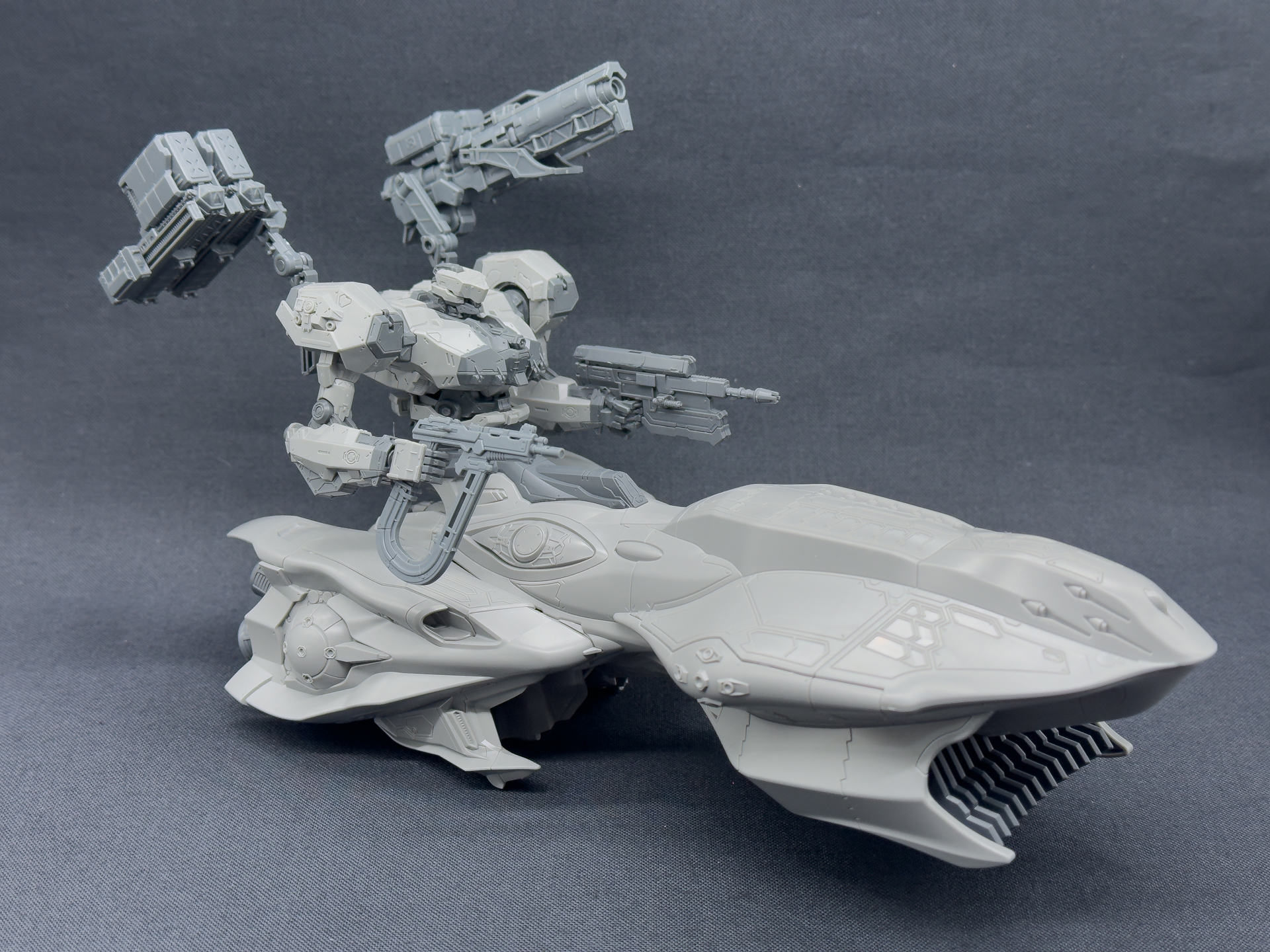 上半身に「BD-011 MELANDER」のパーツを採用することでタンク型らしい堅牢なカスタマイズをイメージしています。