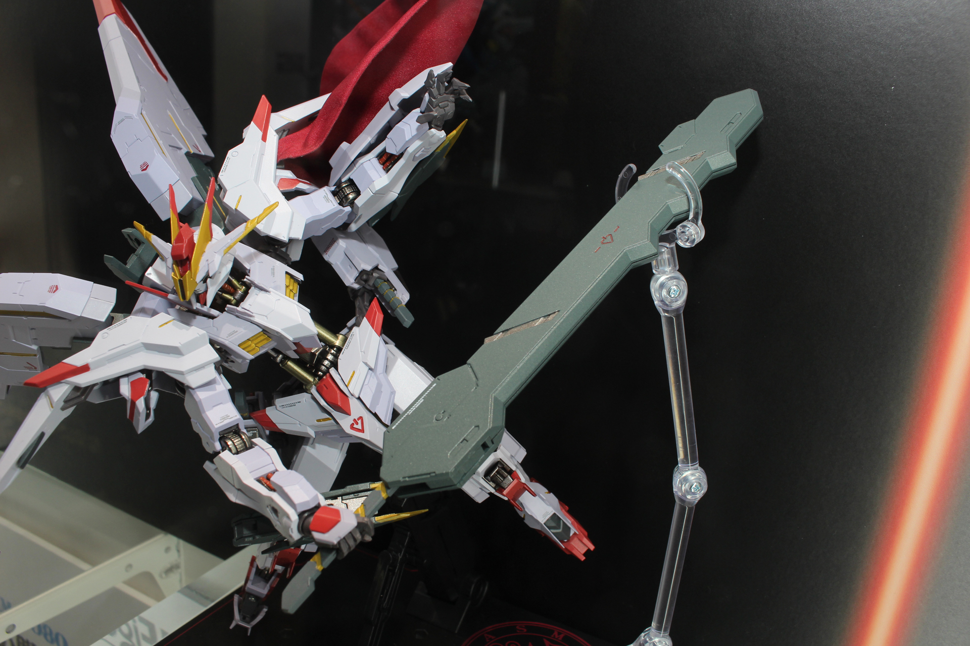 メイン武装となるバスタードメイス。中には大太刀が収納されている