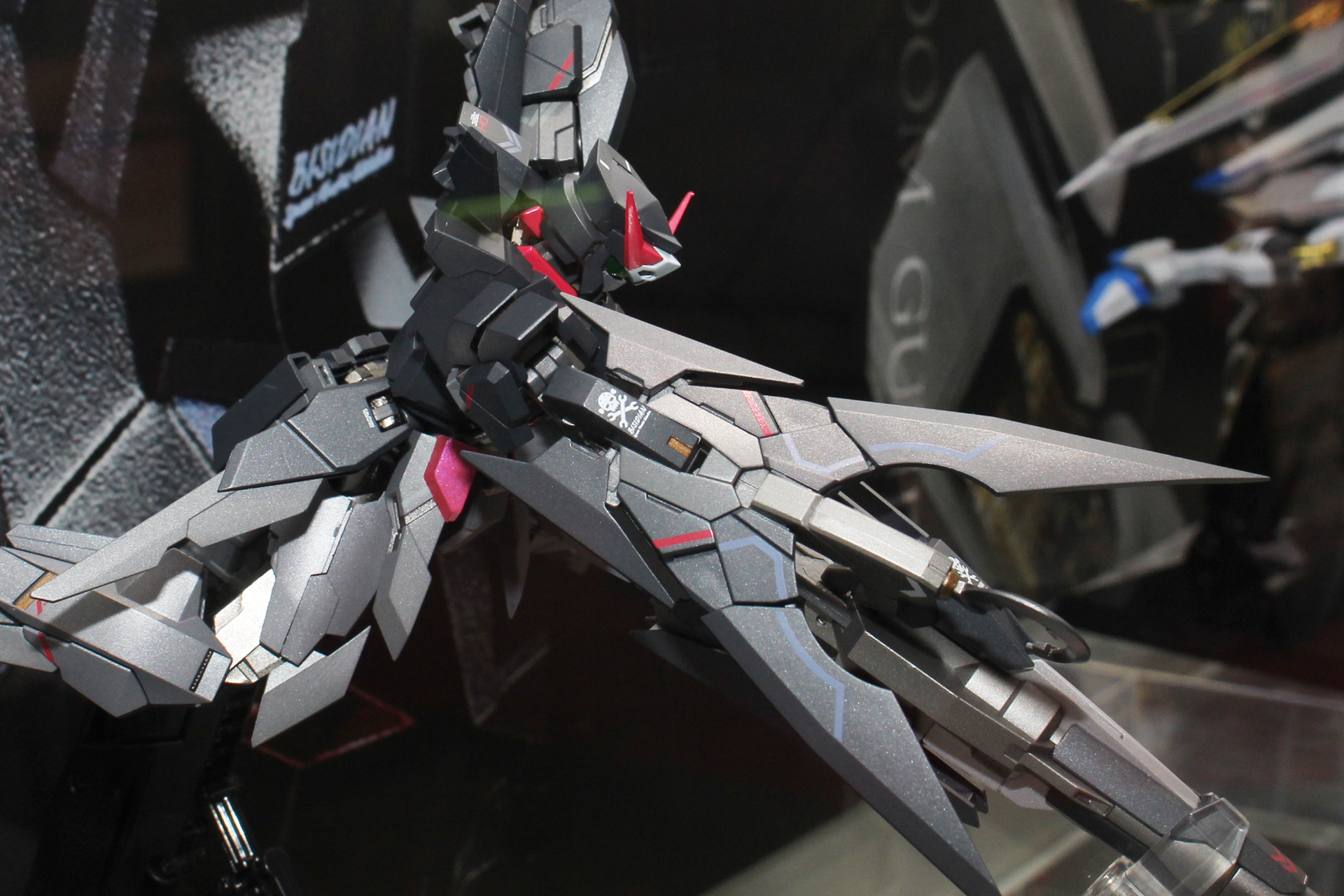 ドクロと交差したスパナが宇宙海賊ビシディアンのマークだ