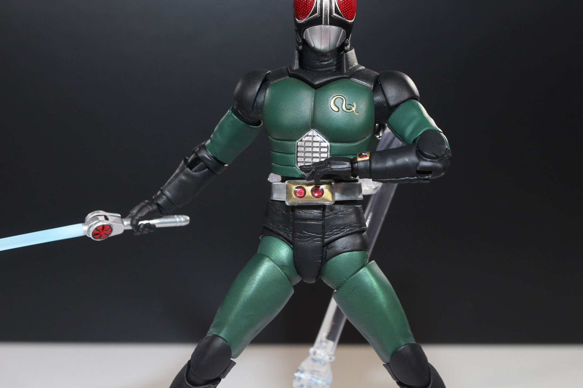 リボルケイン、サンライザー、リストビットなど装備品の細かさにも抜かりがない