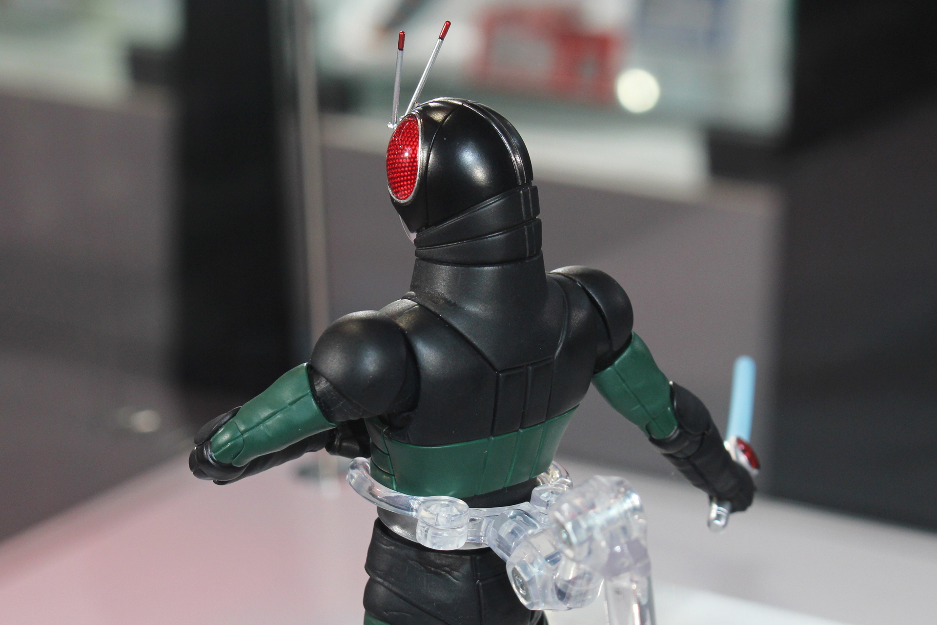 BLACK RXの特徴的な後頭部も再現。はたしてどんな可動をするのか!?