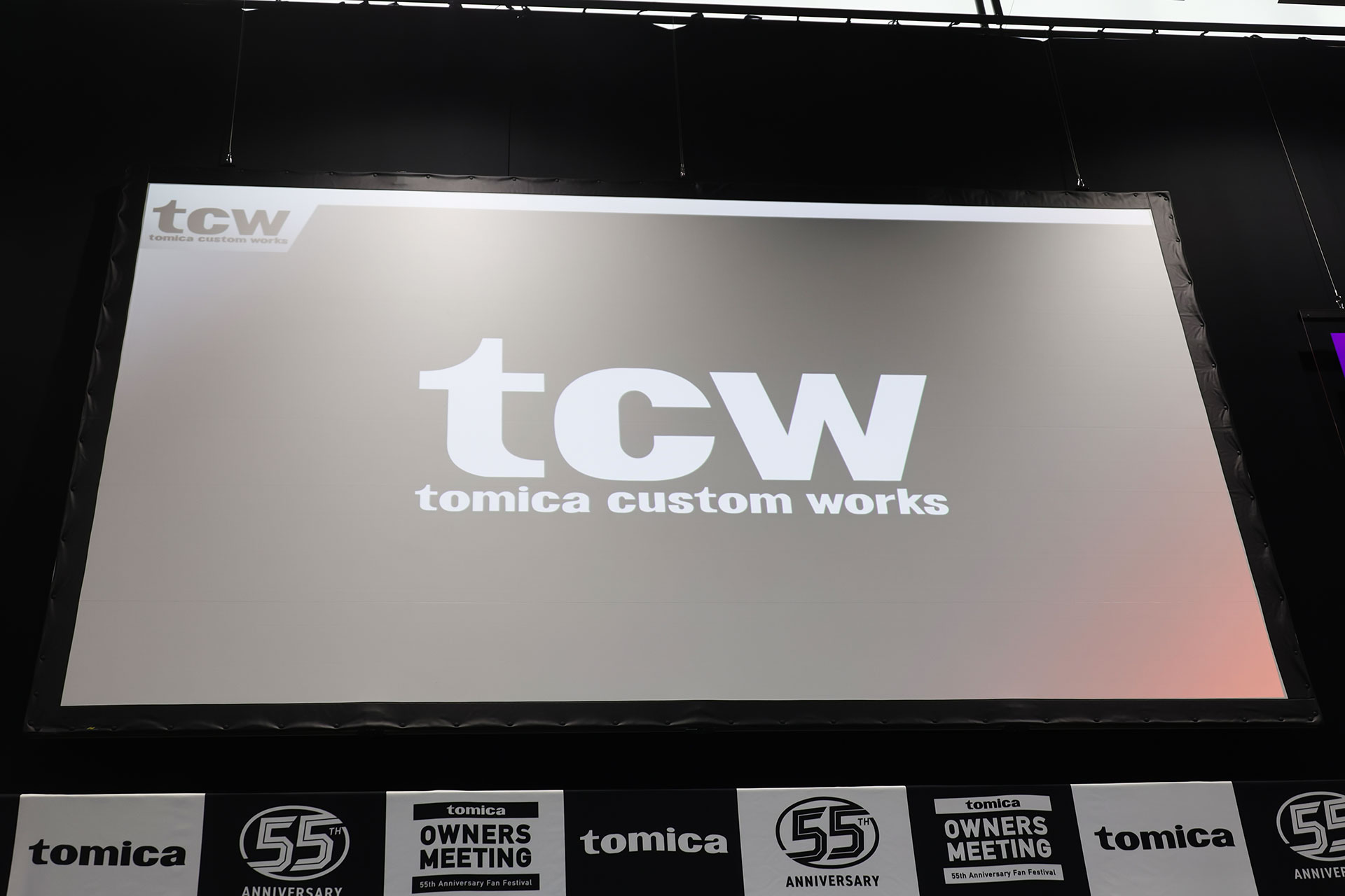 新たなシリーズ「tomica custom works」も登場する