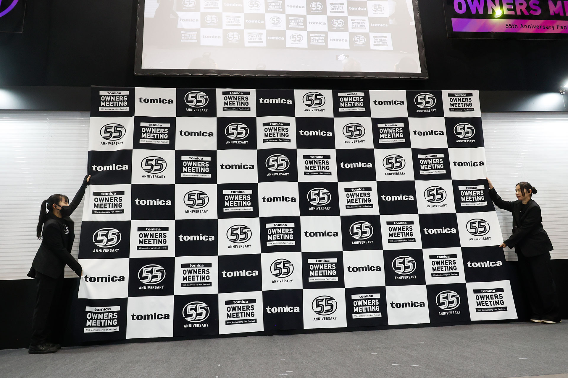 いよいよステージ中央のエリアがアンベールされた！