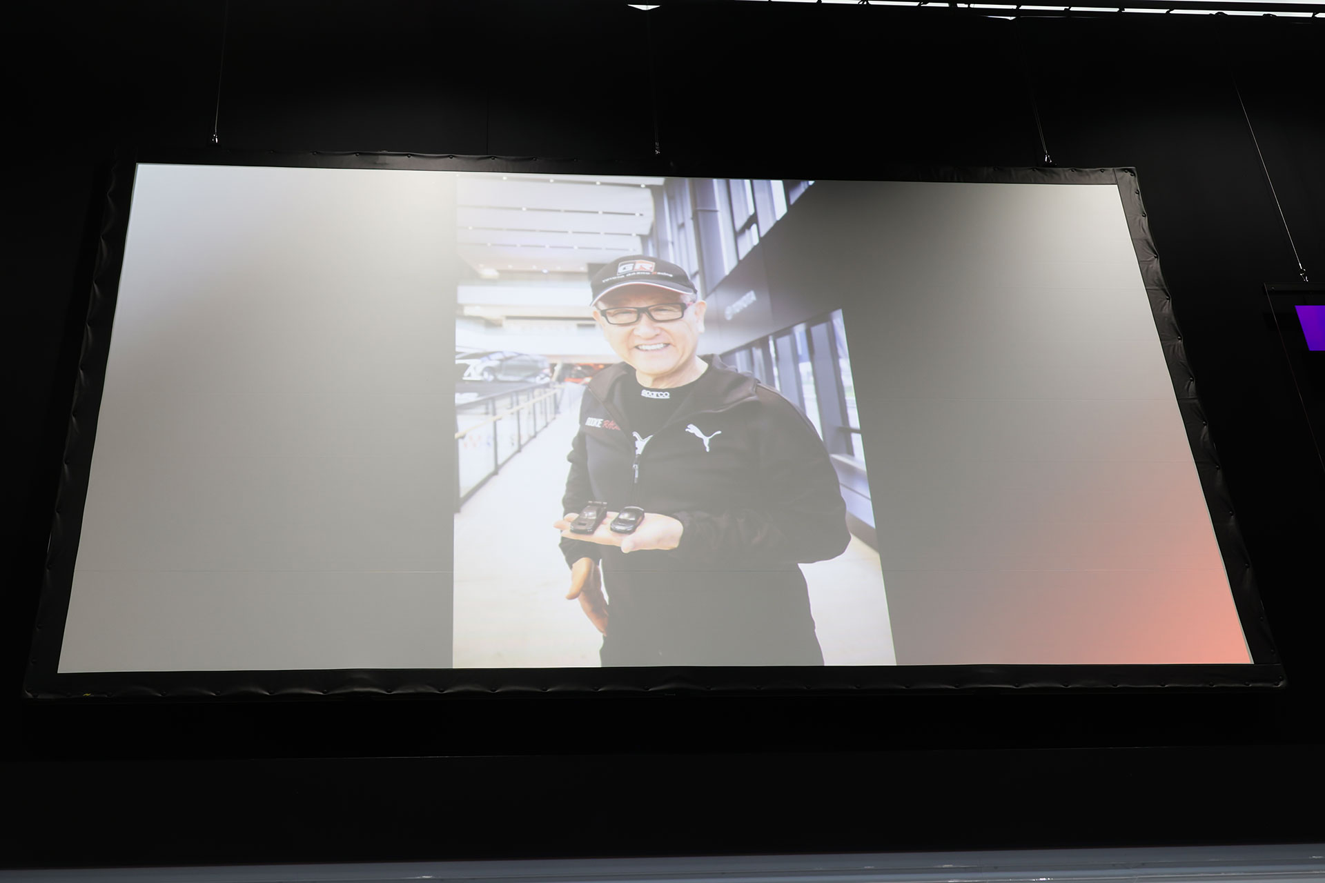 豊田章男氏が手に持っているのは！？