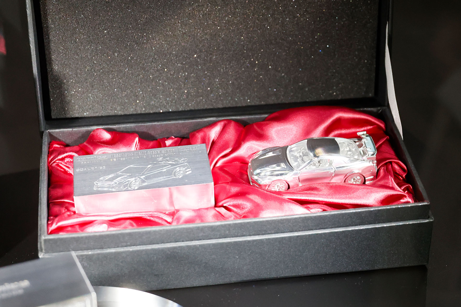 2010年の40周年記念で100台限定で作られたアルミ製トミカの第2弾だ。価格は22万円で、今回も100台限定の受注生産となっている