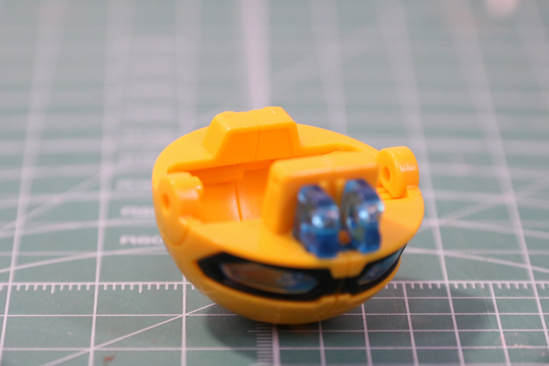 コックピットにシールを貼る