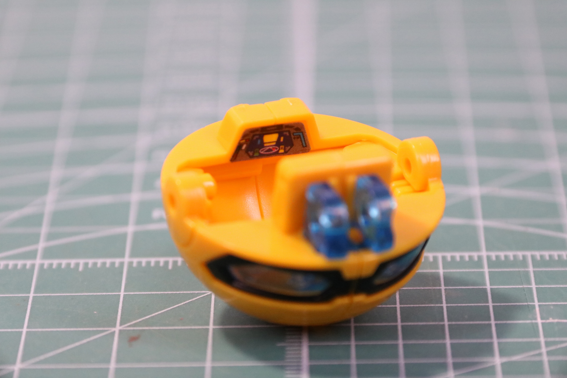 コックピットにシールを貼る