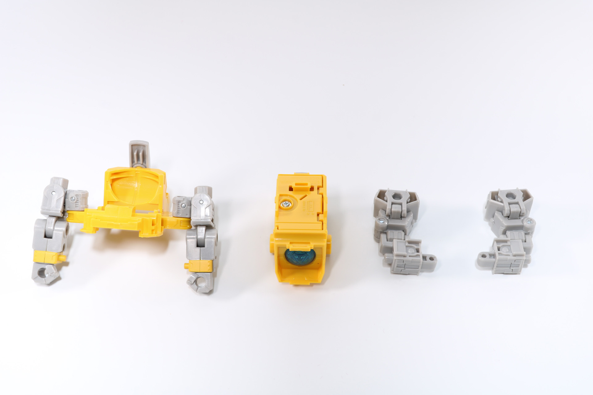 上半身フレーム、サウンドボックス（下半身）、右脚部、左脚部、C2パーツ