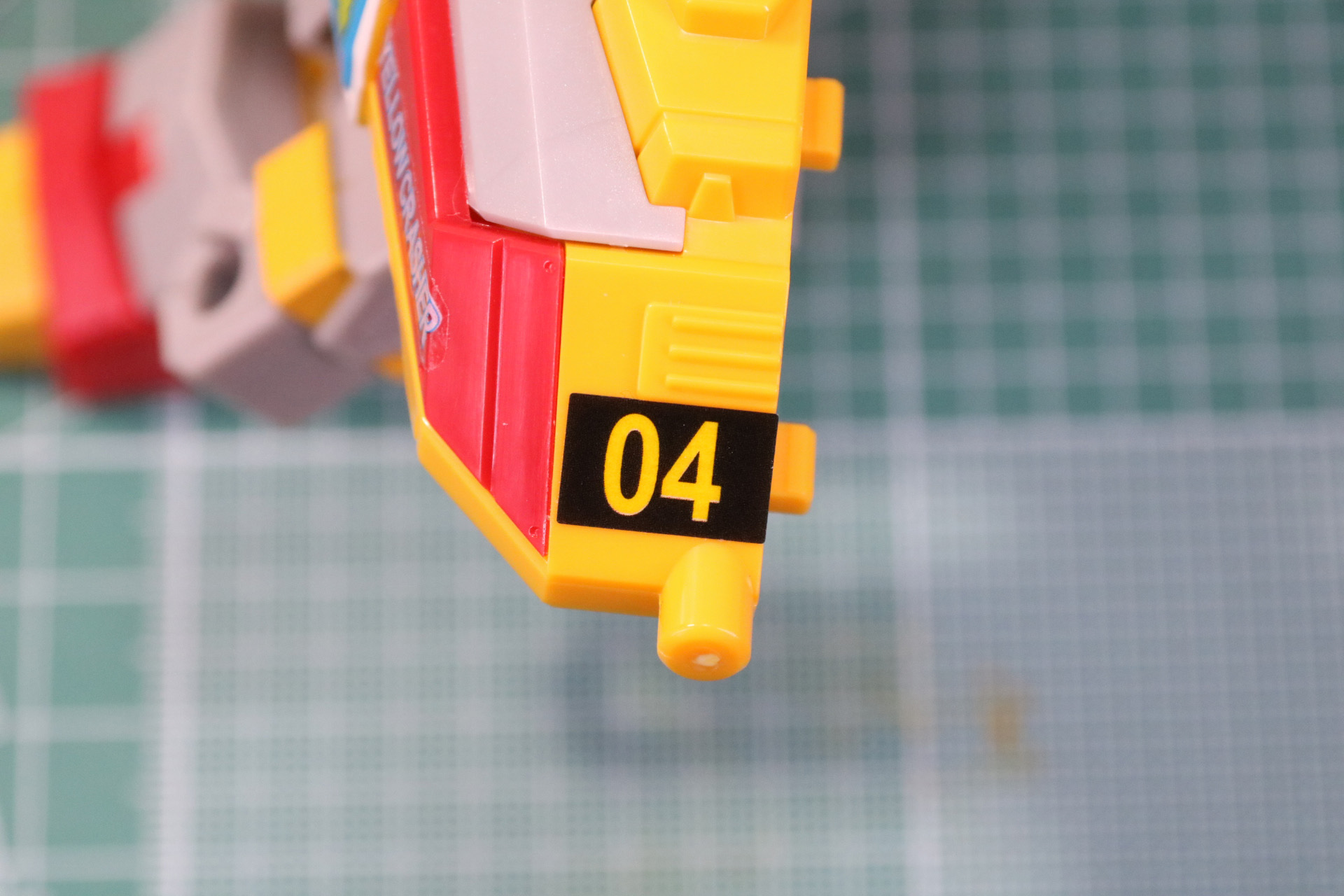 肩部の先端にも機体番号