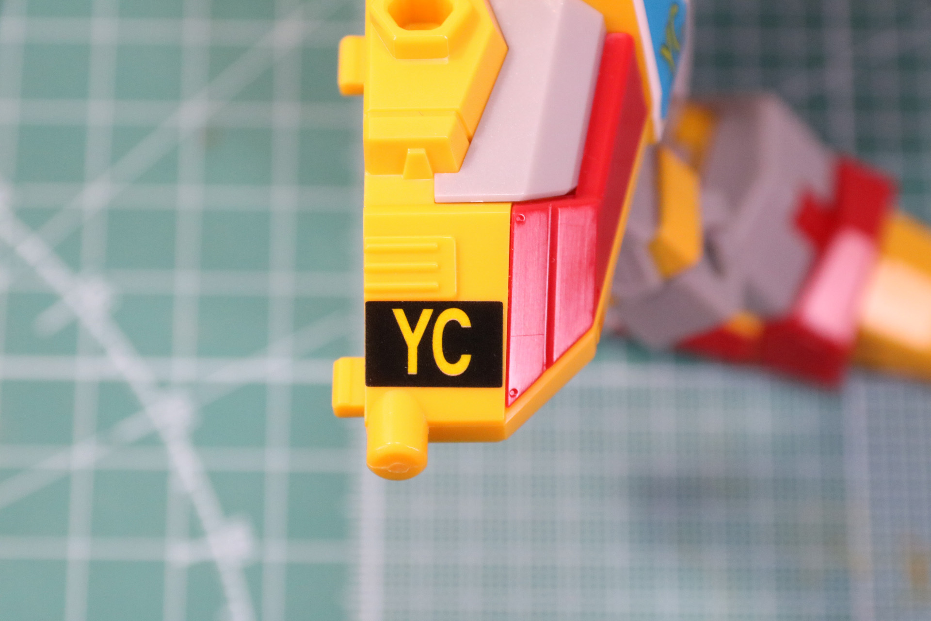 先端も同じマークのシール