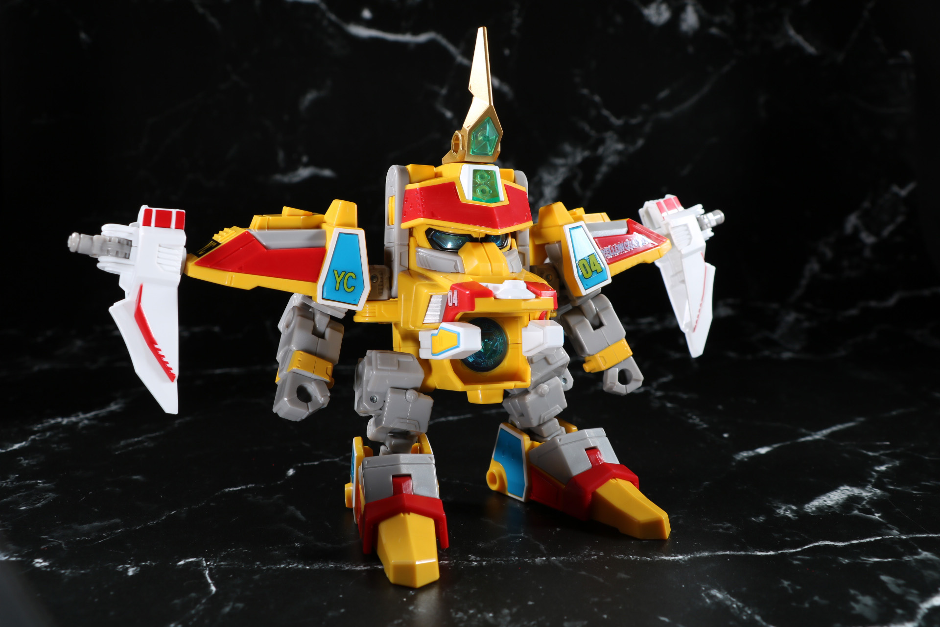 頭部周りは密度感ある色分けなどが表現されている