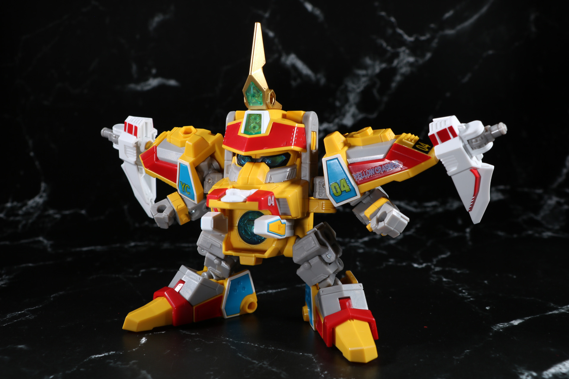 100円ショップのディスプレイスタンドでよりアグレッシブなポーズ表現も可能