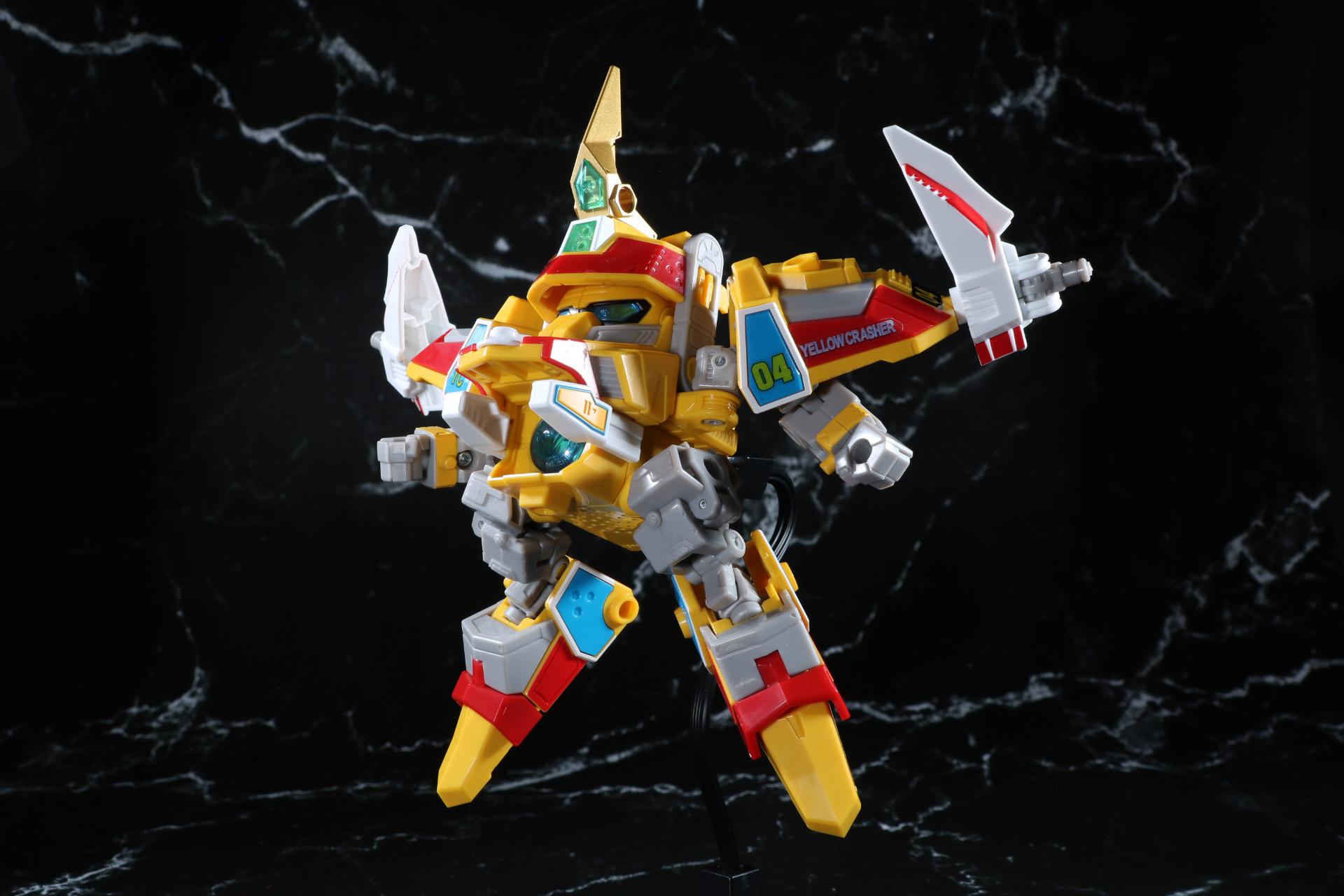 ジェットエンジンユニットを反転させて空中戦をイメージしたポーズ