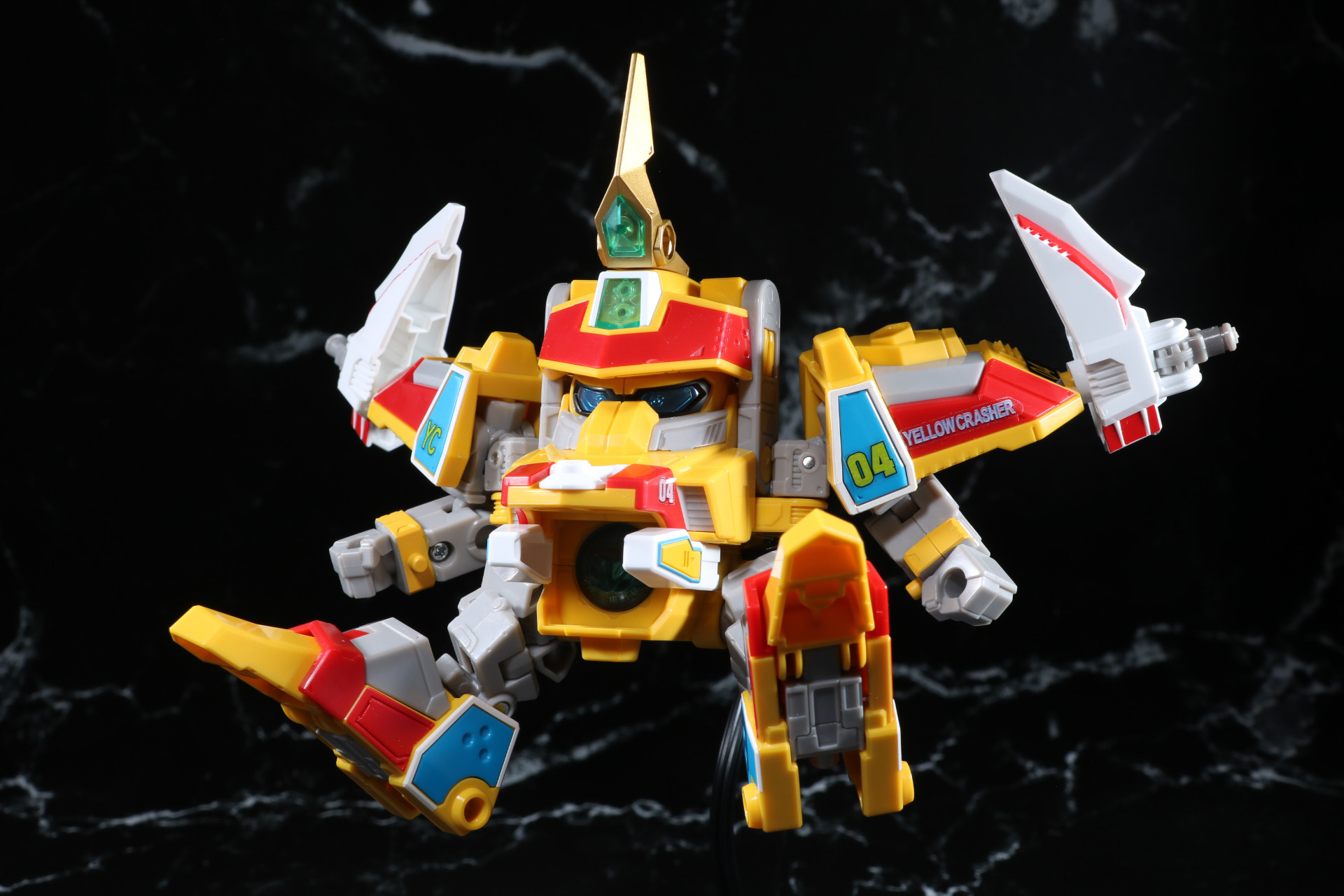 「DMB-01 ホワイトブロス」（中央）、「DMB-02 ブルーブレイバー」（左）とディスプレイ