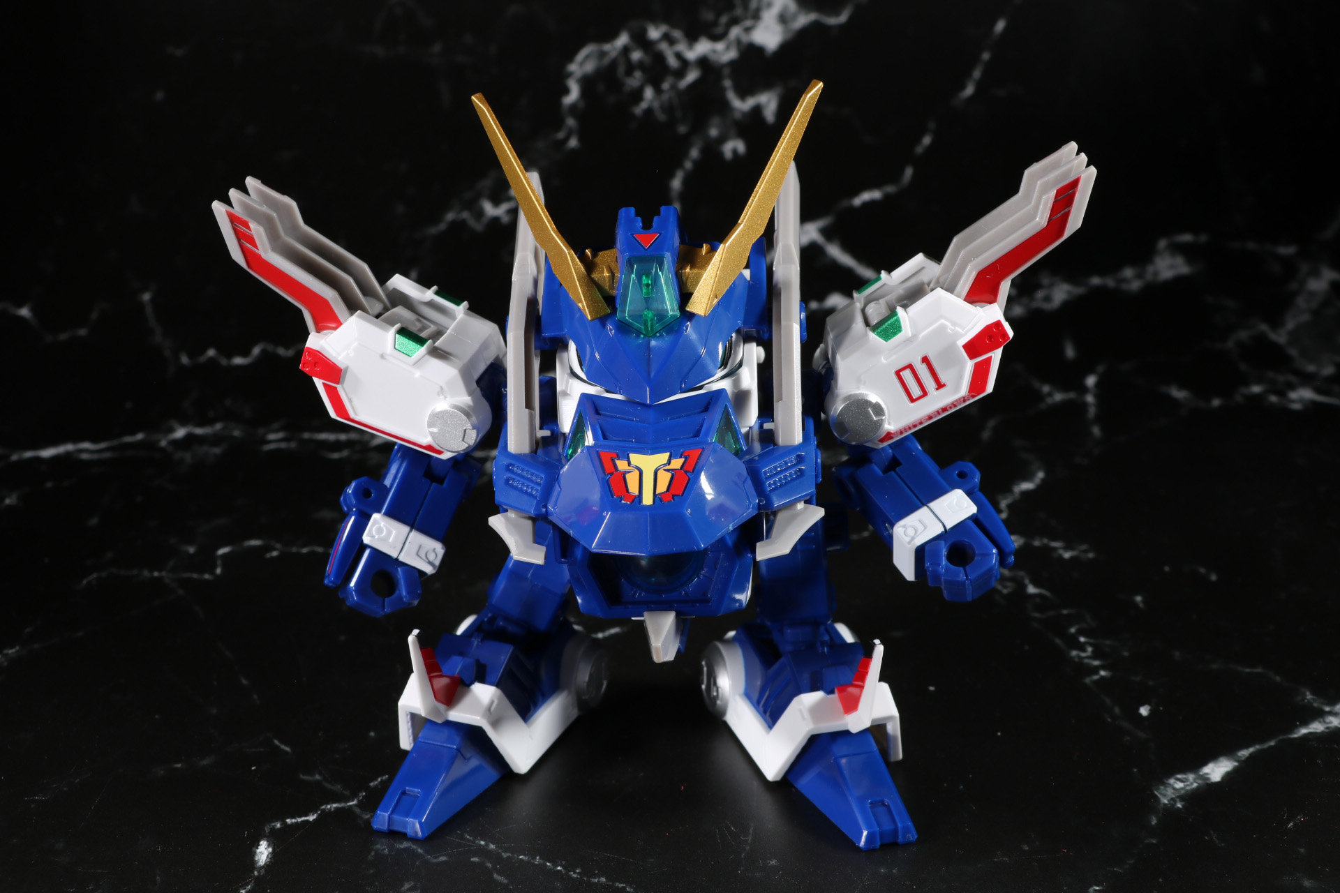 「DMB-01 ホワイトブロス」の各パーツを分離