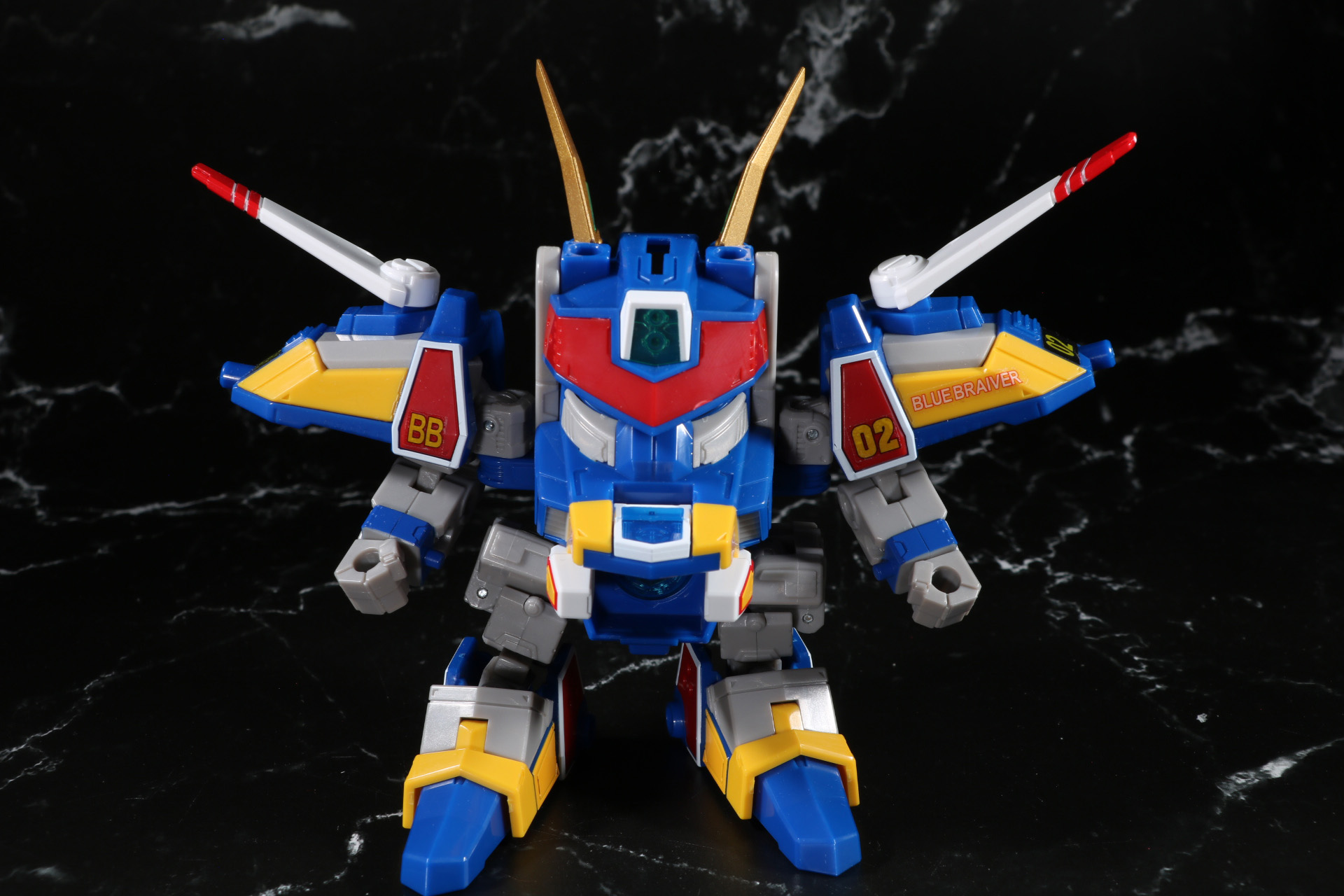 「DMB-02 ブルーブレイバー」の各パーツを分離