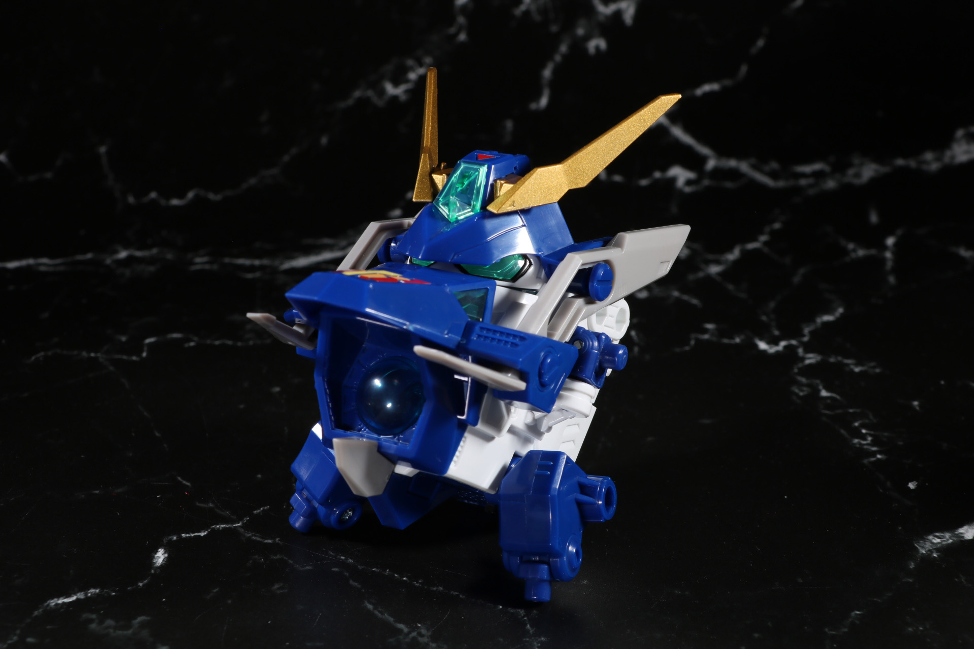 胴体パーツは内部のサウンドブロックを引き延ばす