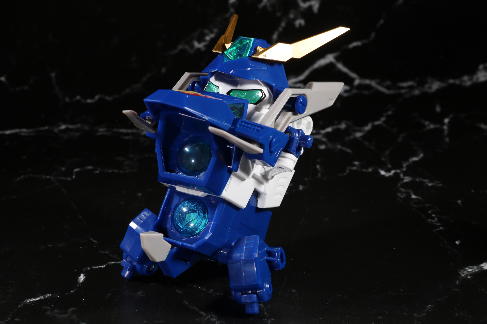 胴体パーツは内部のサウンドブロックを引き延ばす