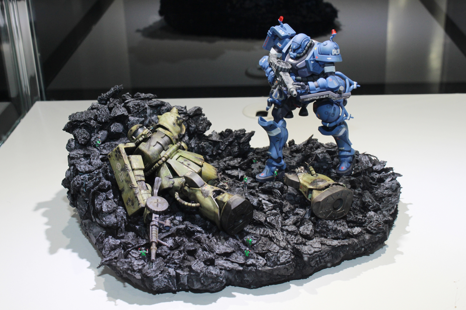 「向こう側」から残されたもの／うな10／HG 1/144 軍警ザク他