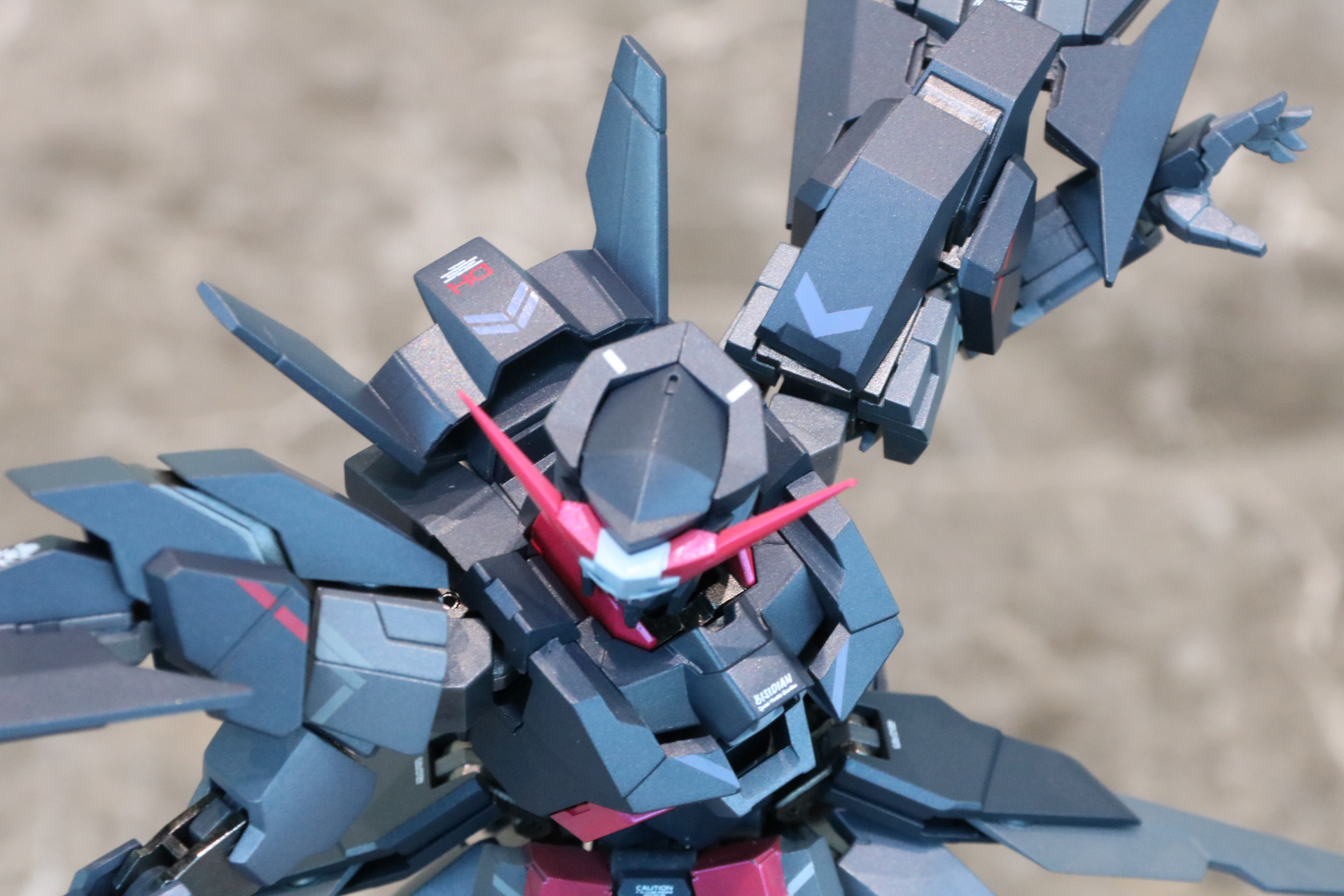 肩口の引き出し機構は「METAL ROBOT魂 ＜SIDE MS＞ ガンダム AGE-FX」を踏襲
