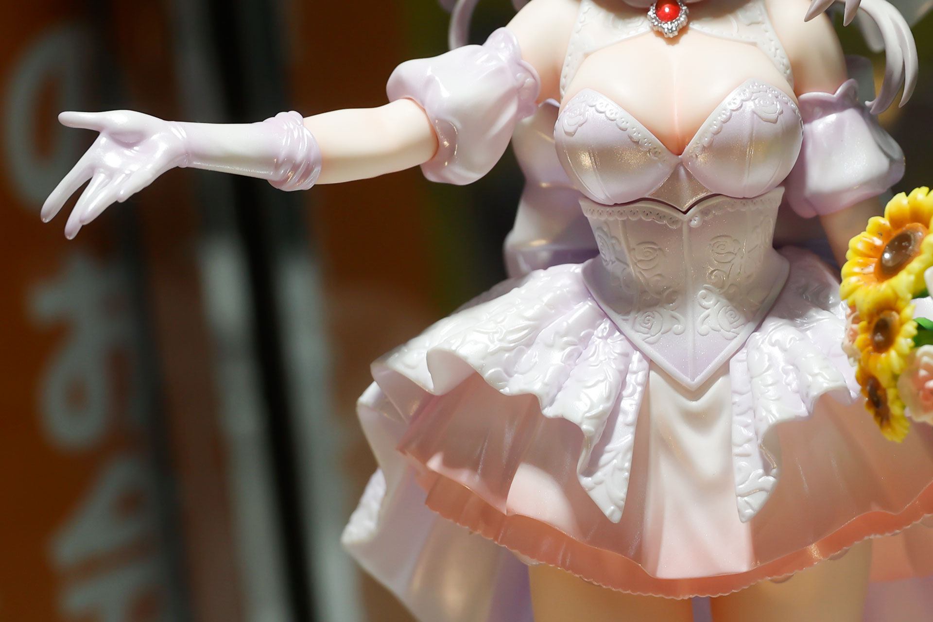 複数重ねられたドレス部分。丁寧に作られているのがわかる