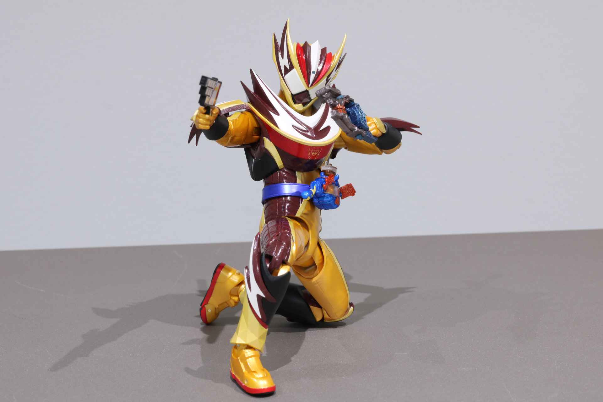 各部可動で膝立ちアクションなども再現できる