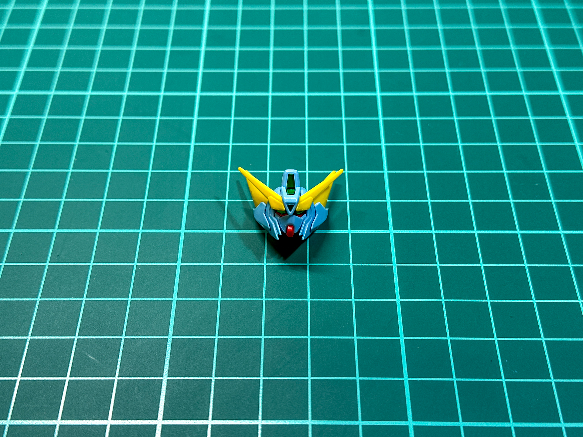 頭部はシャープな印象に仕上がりました。