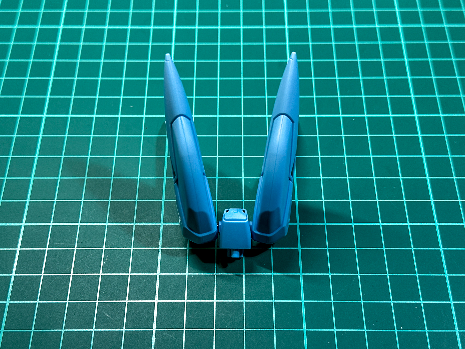 ウイング・ユニットの基部はボールジョイントで自由に可動します。