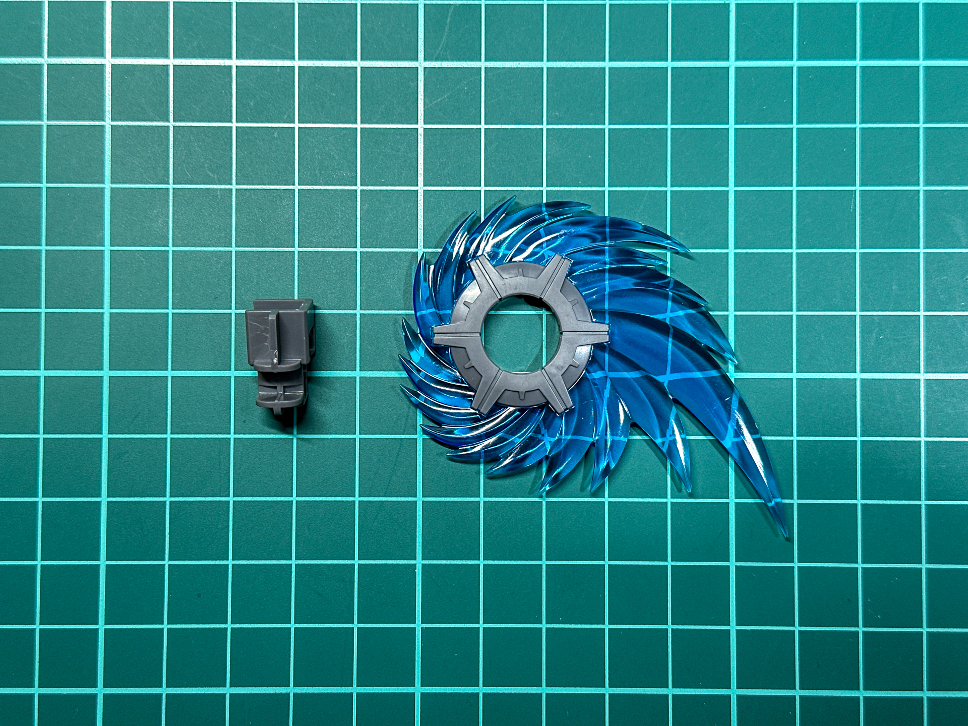 専用接続パーツでアクションベースにディスプレイできます。