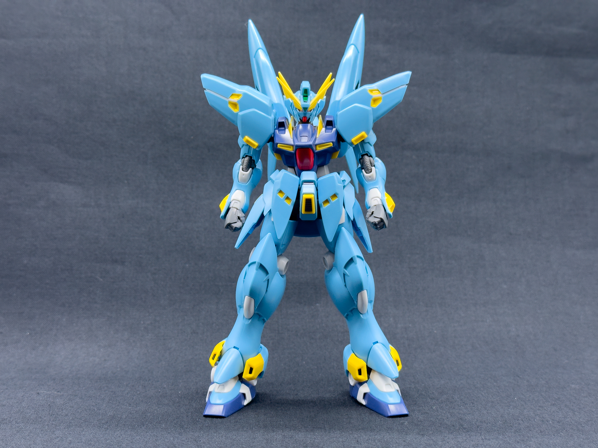 鮮やかなスカイブルーのカラーリングが目を引きます。