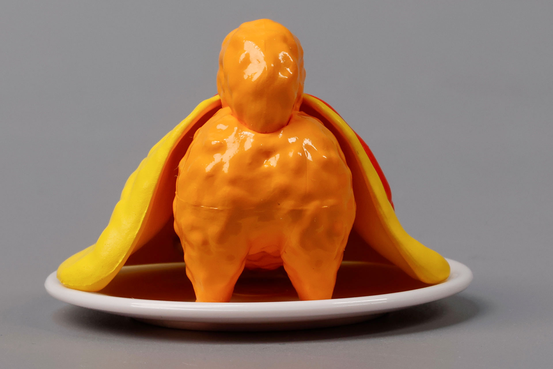 なぜか尻隠さず状態に!?