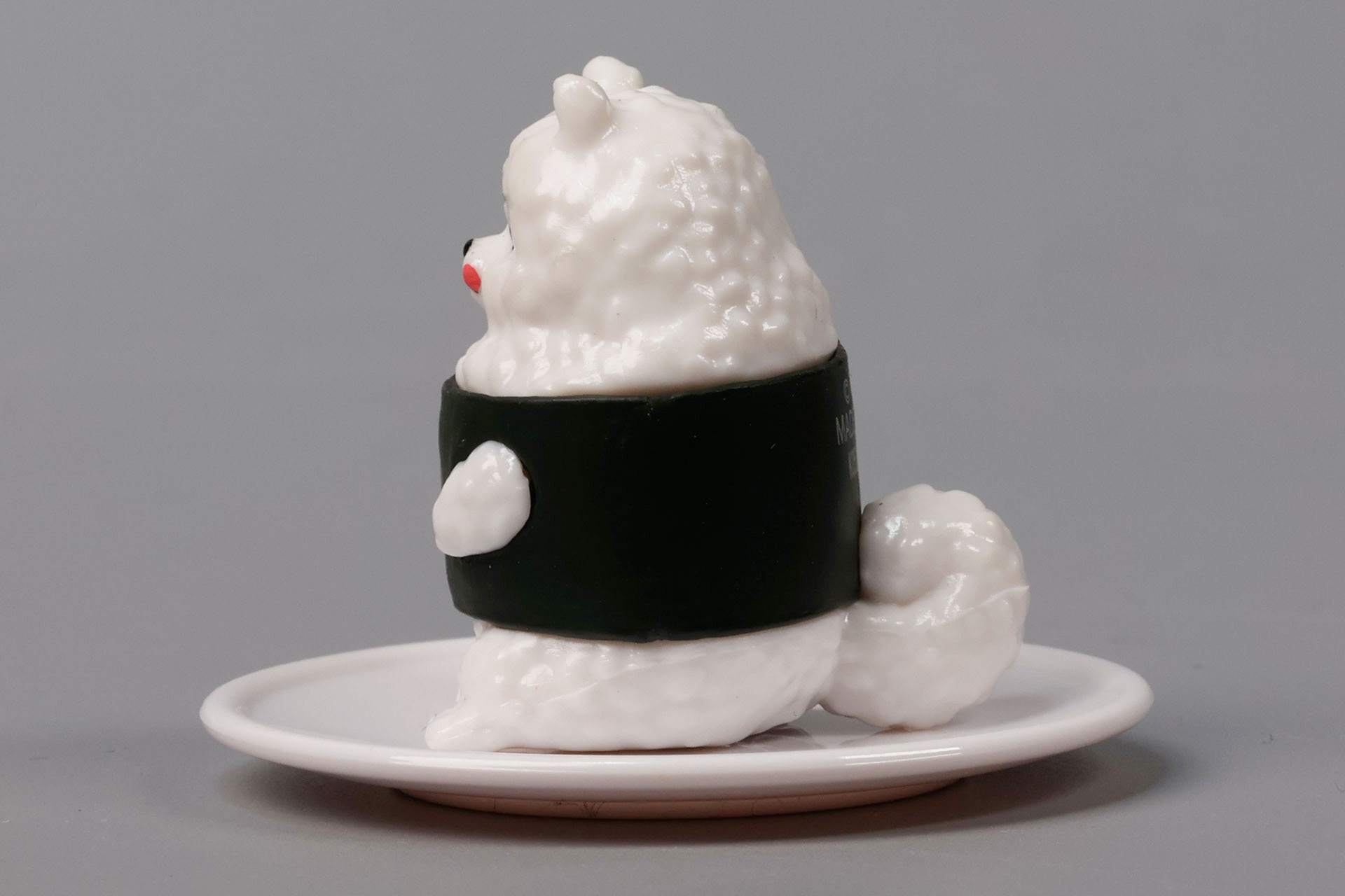 横から見ると犬っぽいフォルムをしている