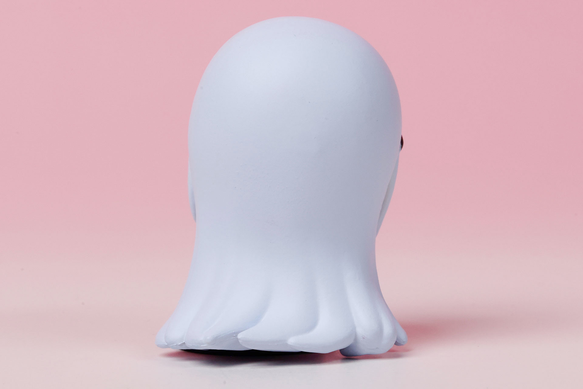 背中はほぼ髪で覆い隠されている