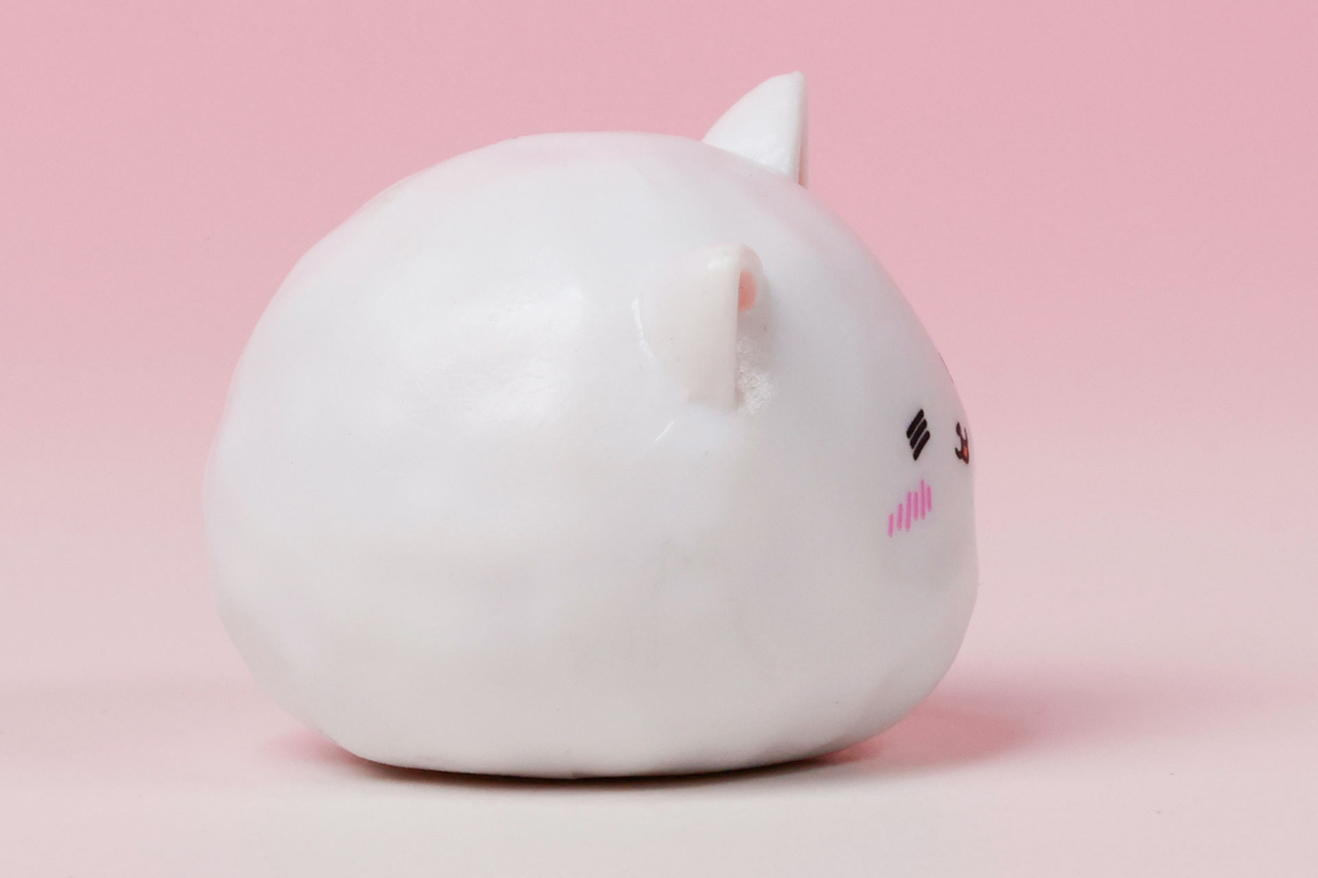 「肩ズンFig.」らしく、体が傾いている