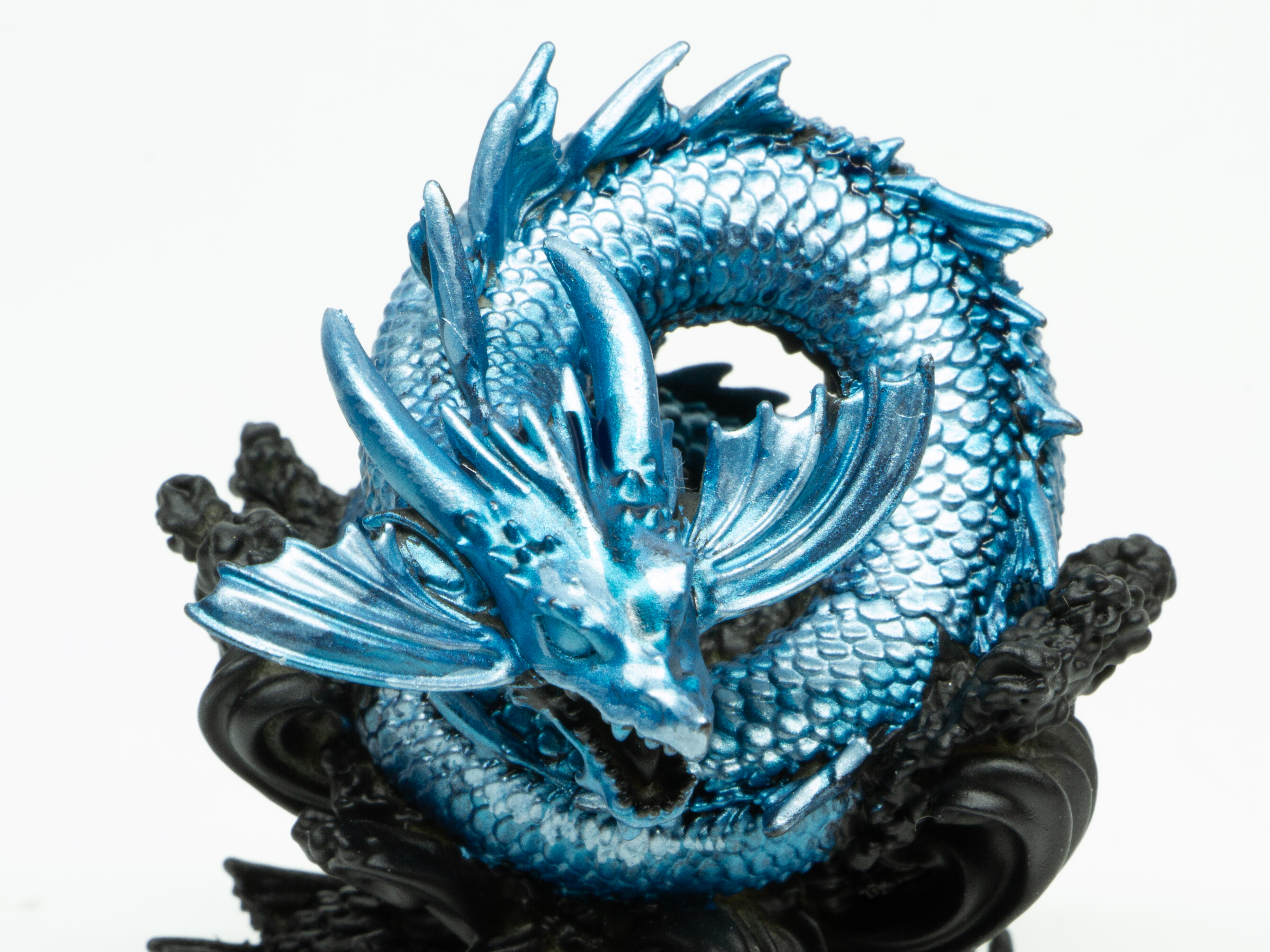 どの角度から見ても一定の陰影が付いている