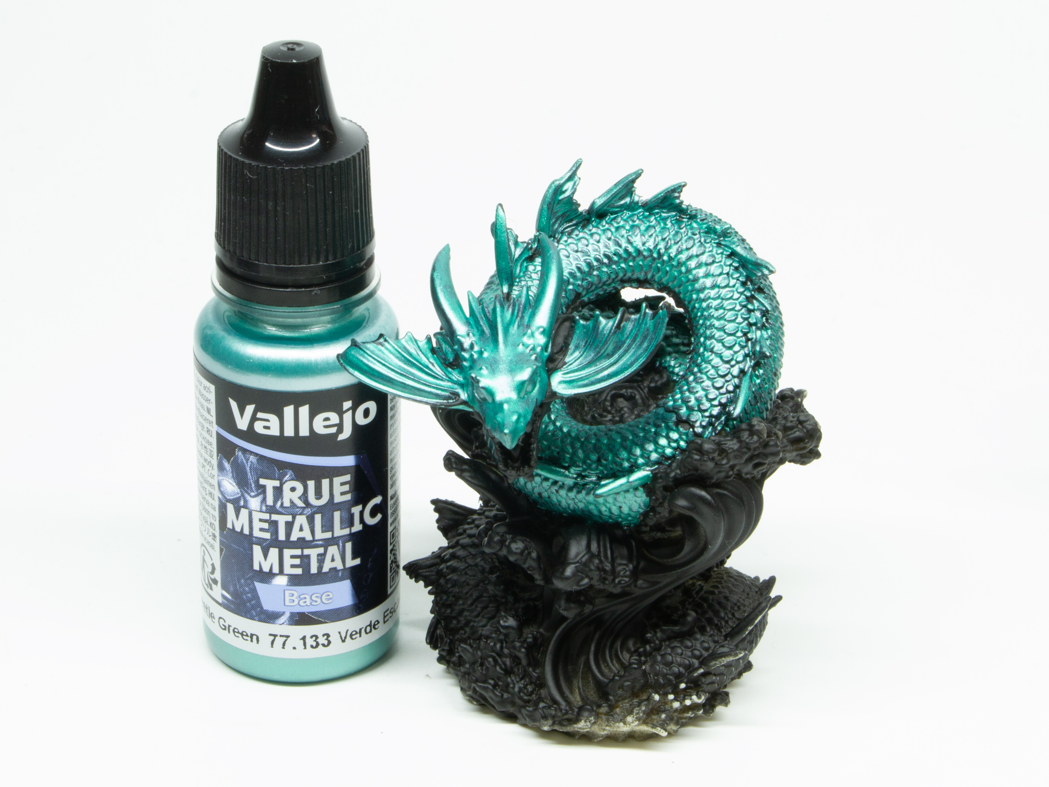 ベース色を塗る