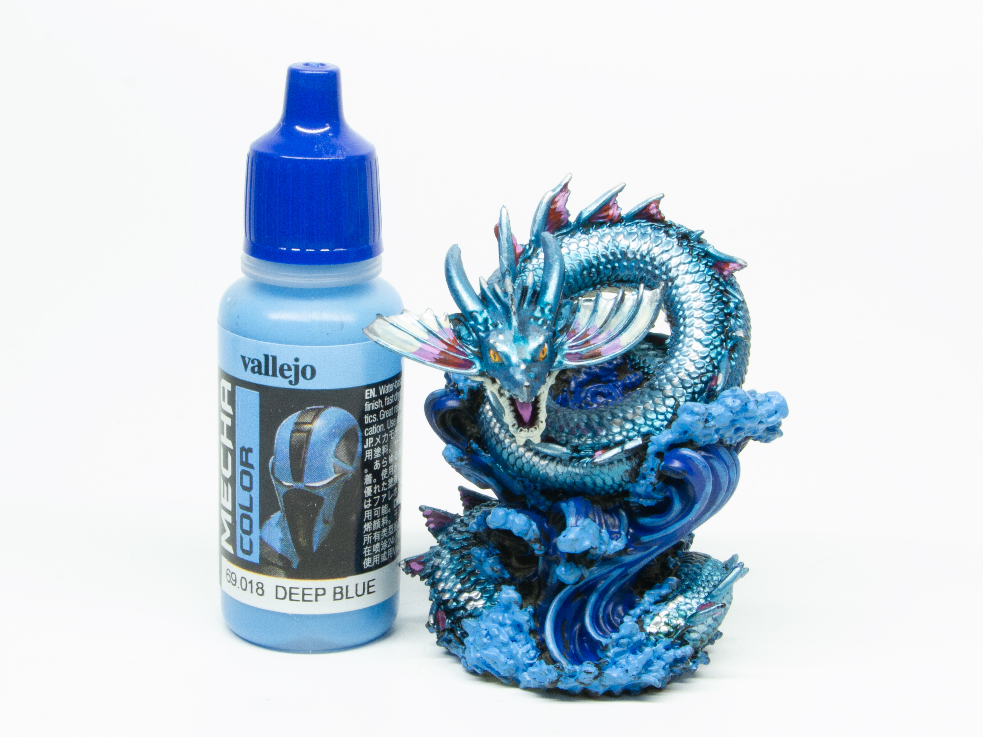 ディープブルーを波しぶきや波の頂点になっている部分に塗る