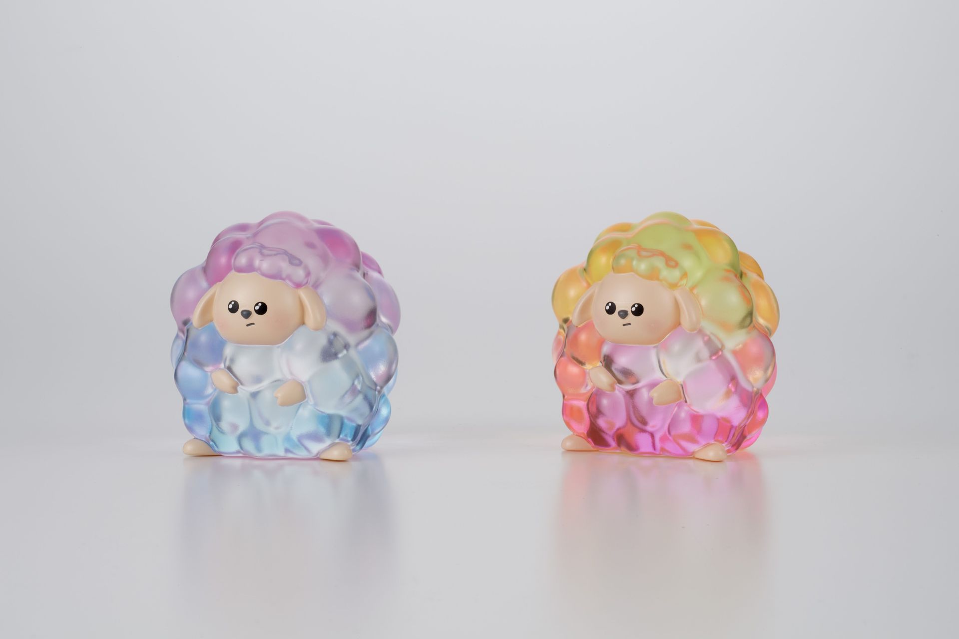 （左）すわりA/（右）すわりB