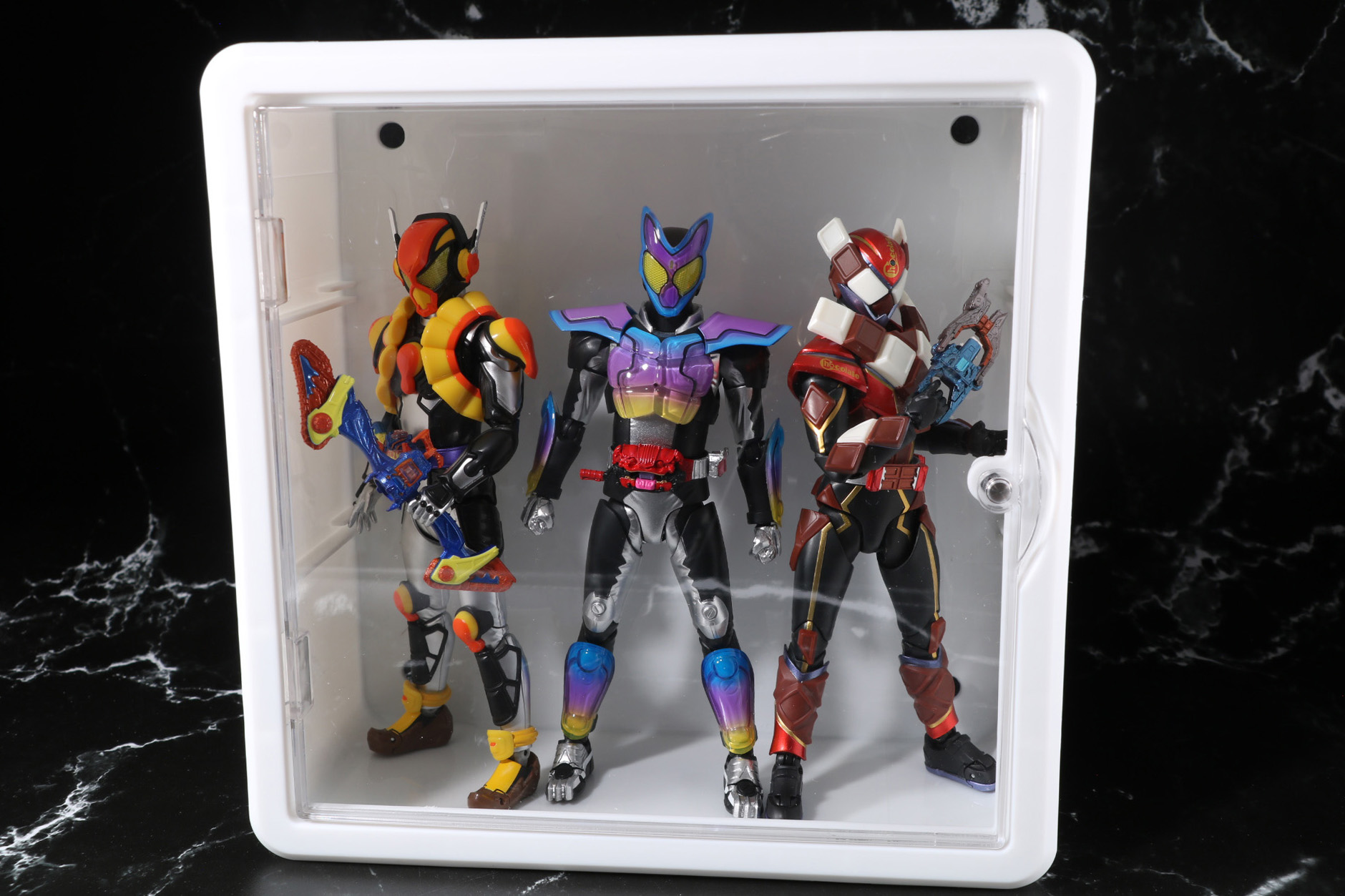 「S.H.Figuarts」シリーズを入れることも可能<br />※「S.H.Figuarts 仮面ライダーヴラム プリンカスタム」、「S.H.Figuarts 仮面ライダーガヴ ポッピングミフォーム」、「S.H.Figuarts 仮面ライダーヴァレン チョコドンフォーム」