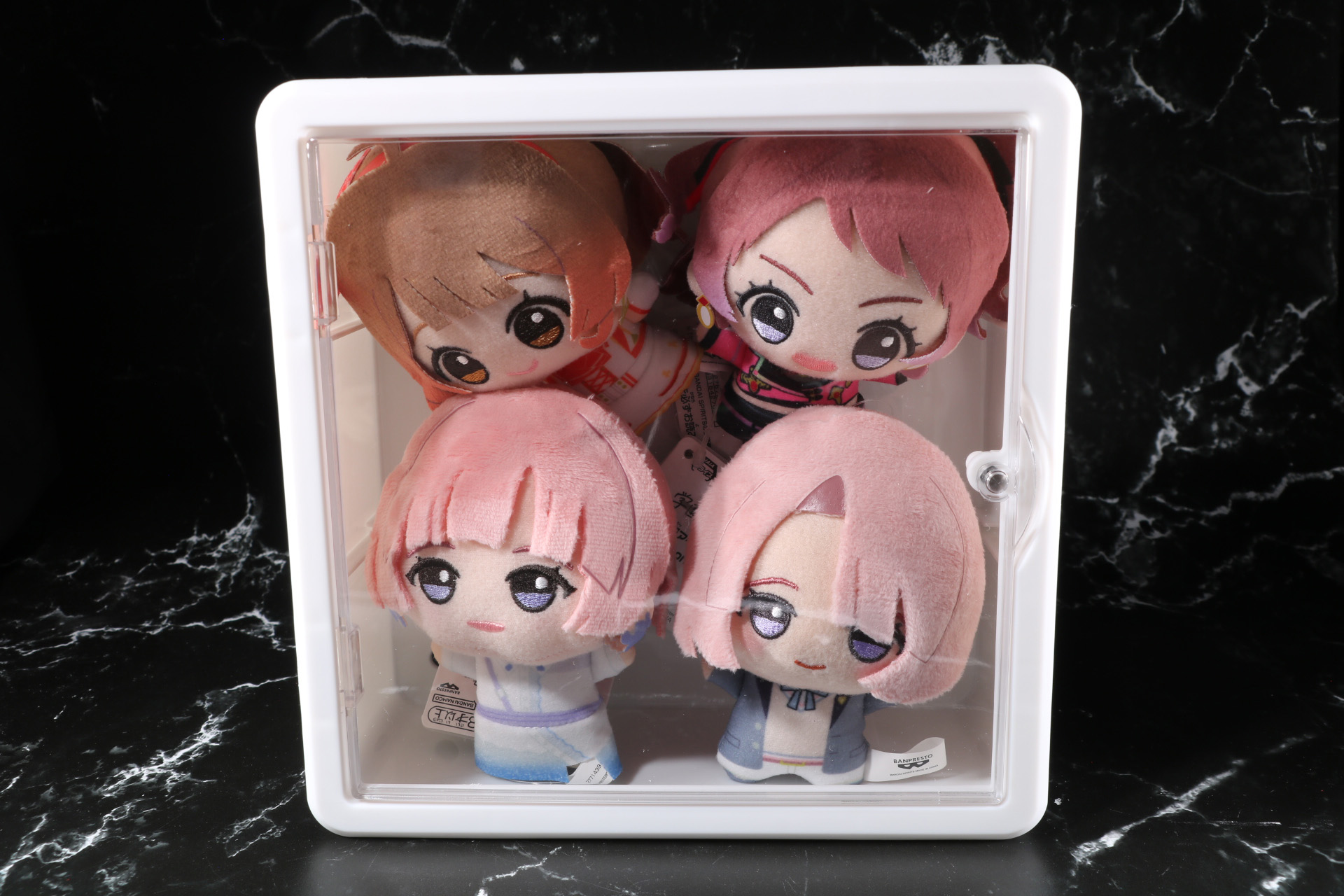 ちびぐるみは最大4体ぎりぎり入る。<br />※「学園アイドルマスター ちびぐるみ～on stage!～vol.1」、「学園アイドルマスター ちびぐるみ～on stage!～vol.4」