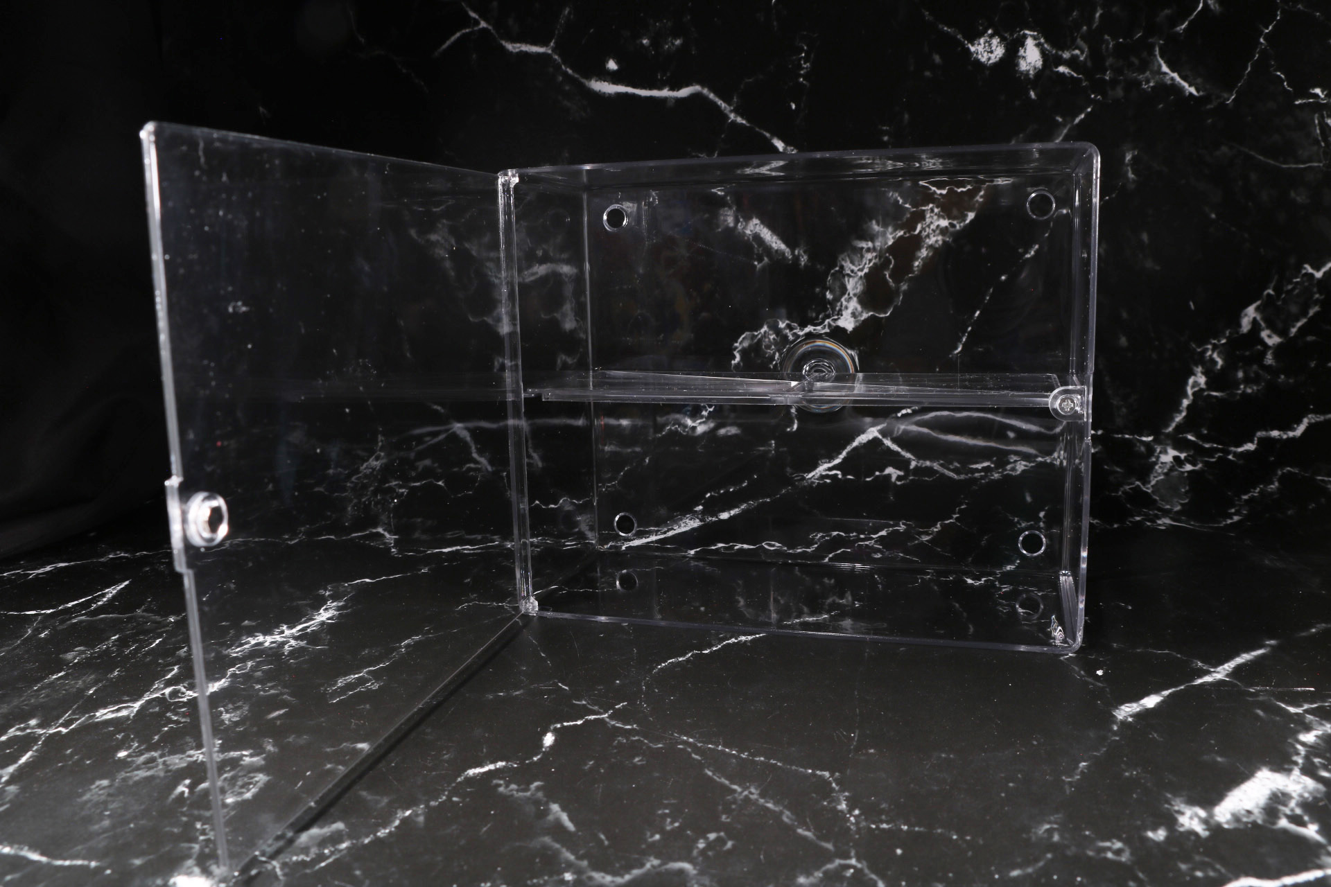 正面は開くことができる