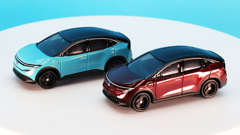 2025年にモデルチェンジしたてのリーフがトミカに！