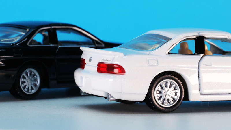 トランク部の段落ちディテールもシャープで、コンピランプとの折り重なり方も楽しいディテールとなっています
