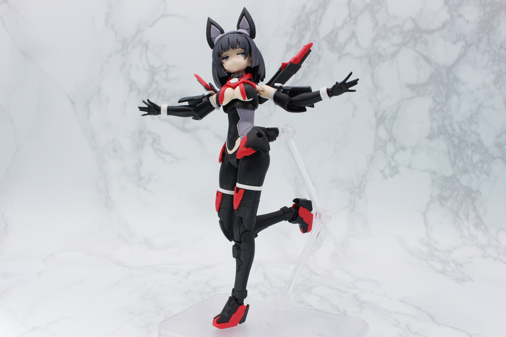 「30MS SIS-K00 ミコルル[カラーB]」。12月20日発売。価格は2,750円。本稿では写真の一部に別売りの「アクションベース6 [クリアカラー]」を使っている