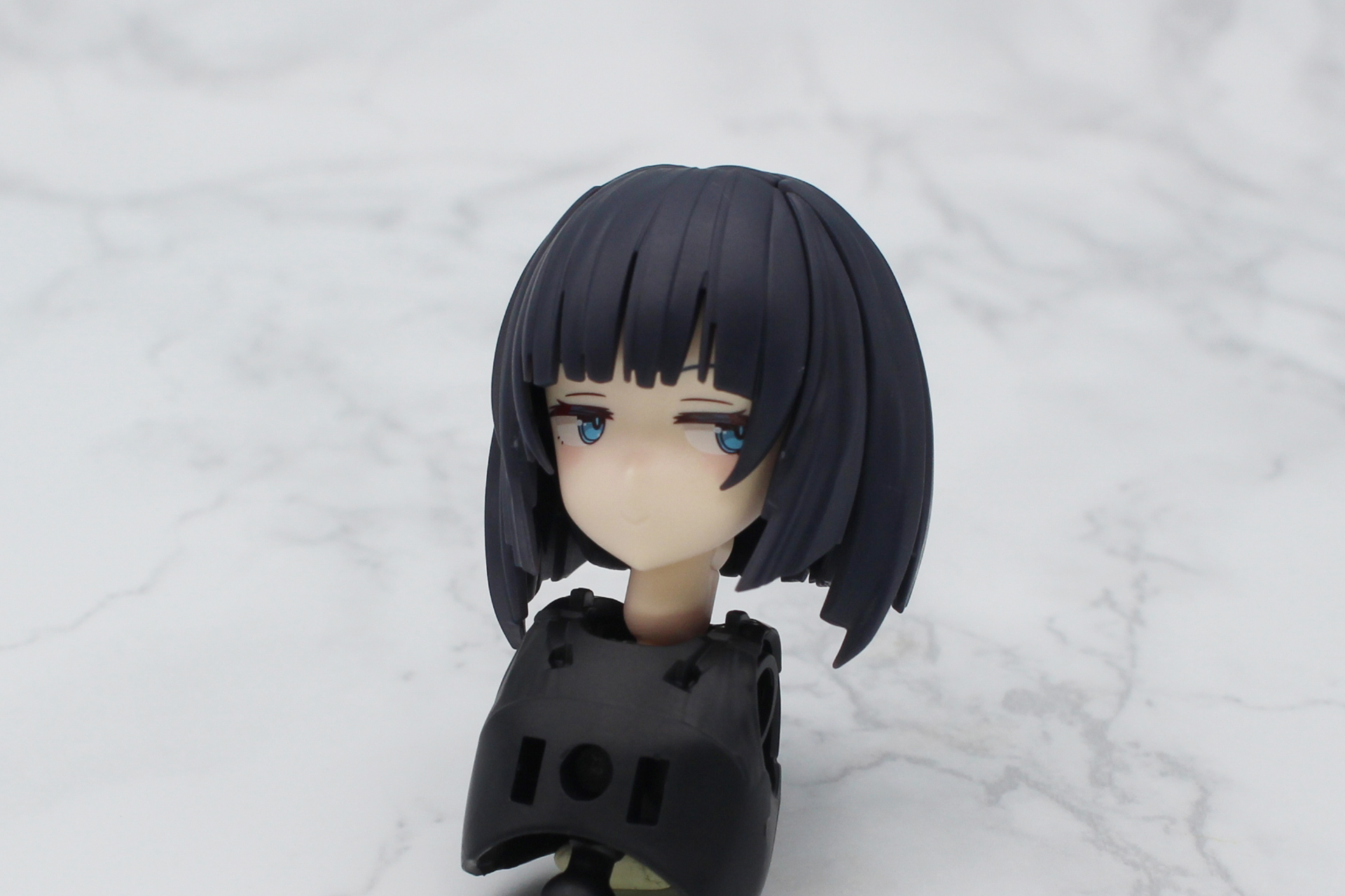 フェイスパーツと後ろ髪、前髪、頭頂部のパーツを取り付けて完成