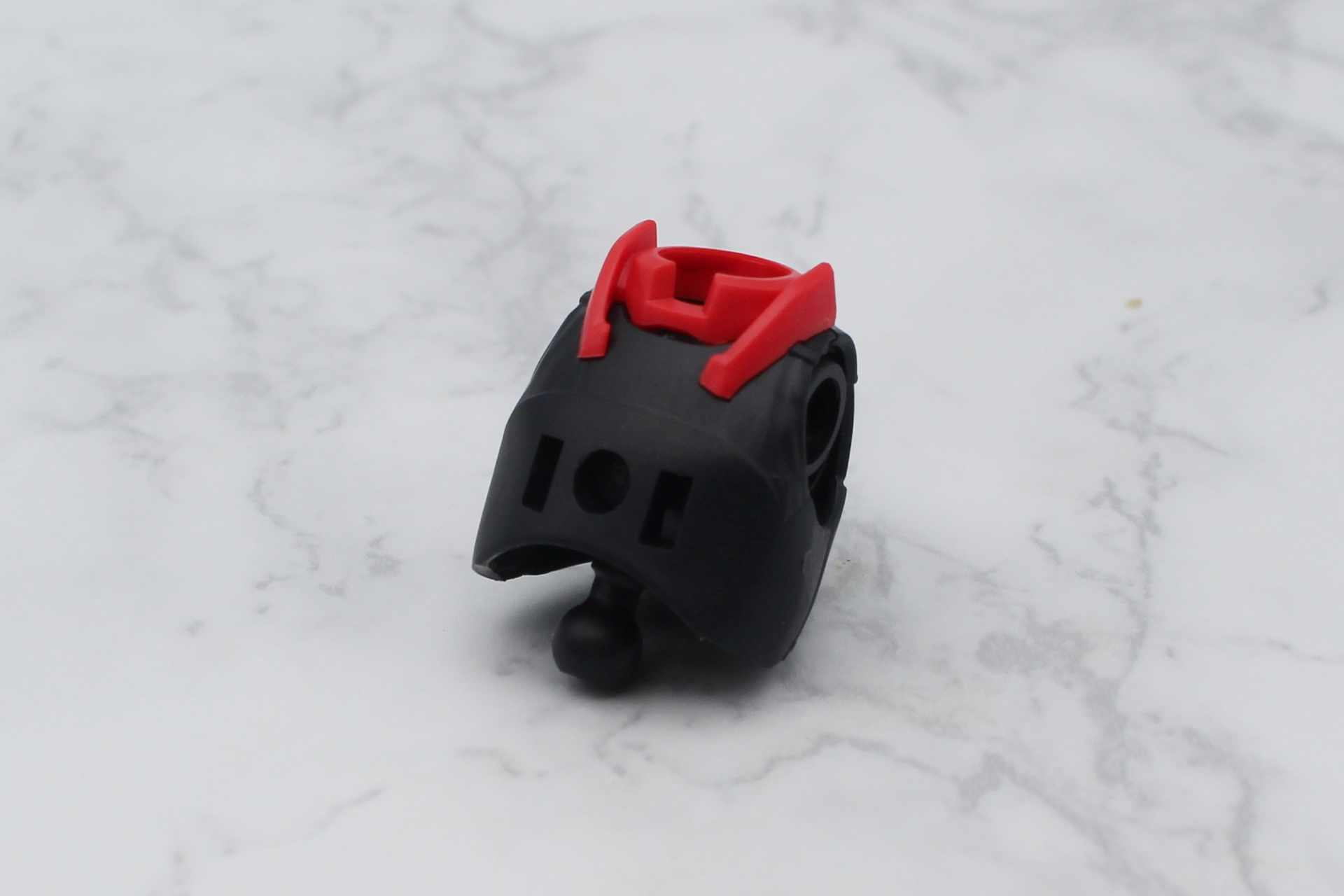 関節を組み込んで胸部を組み立てる